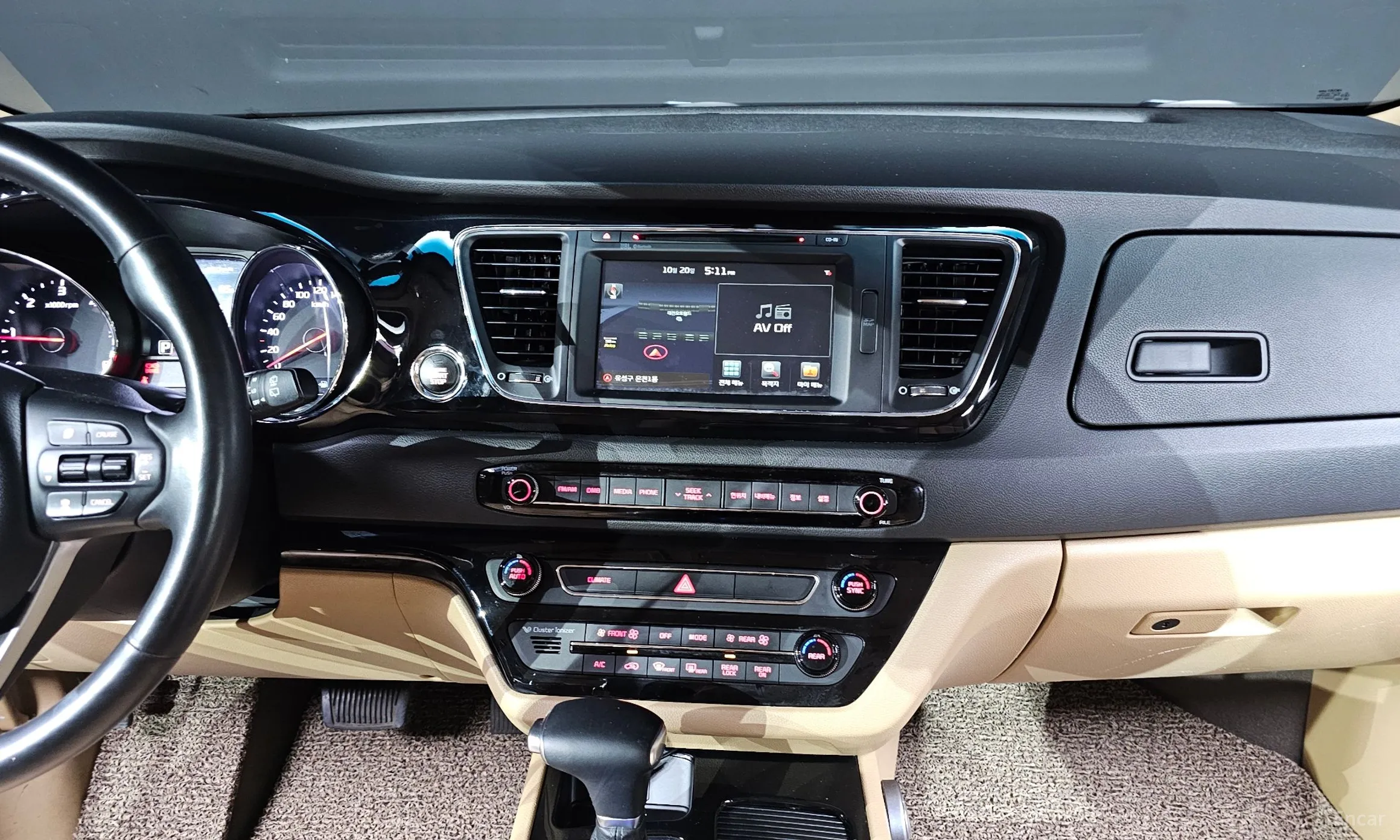 Kia Carnival превью 15