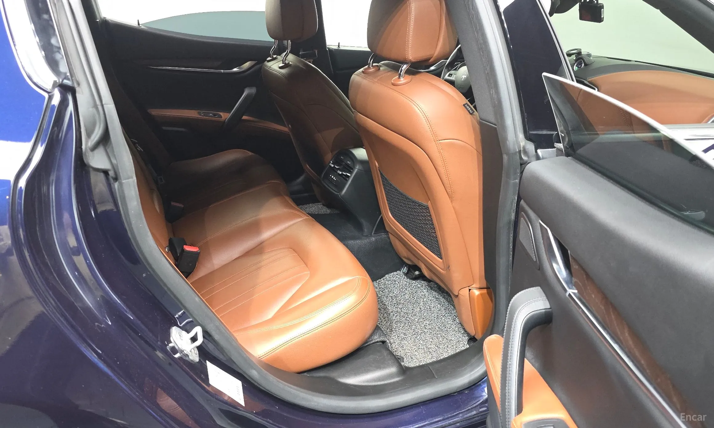 Maserati Ghibli превью 12
