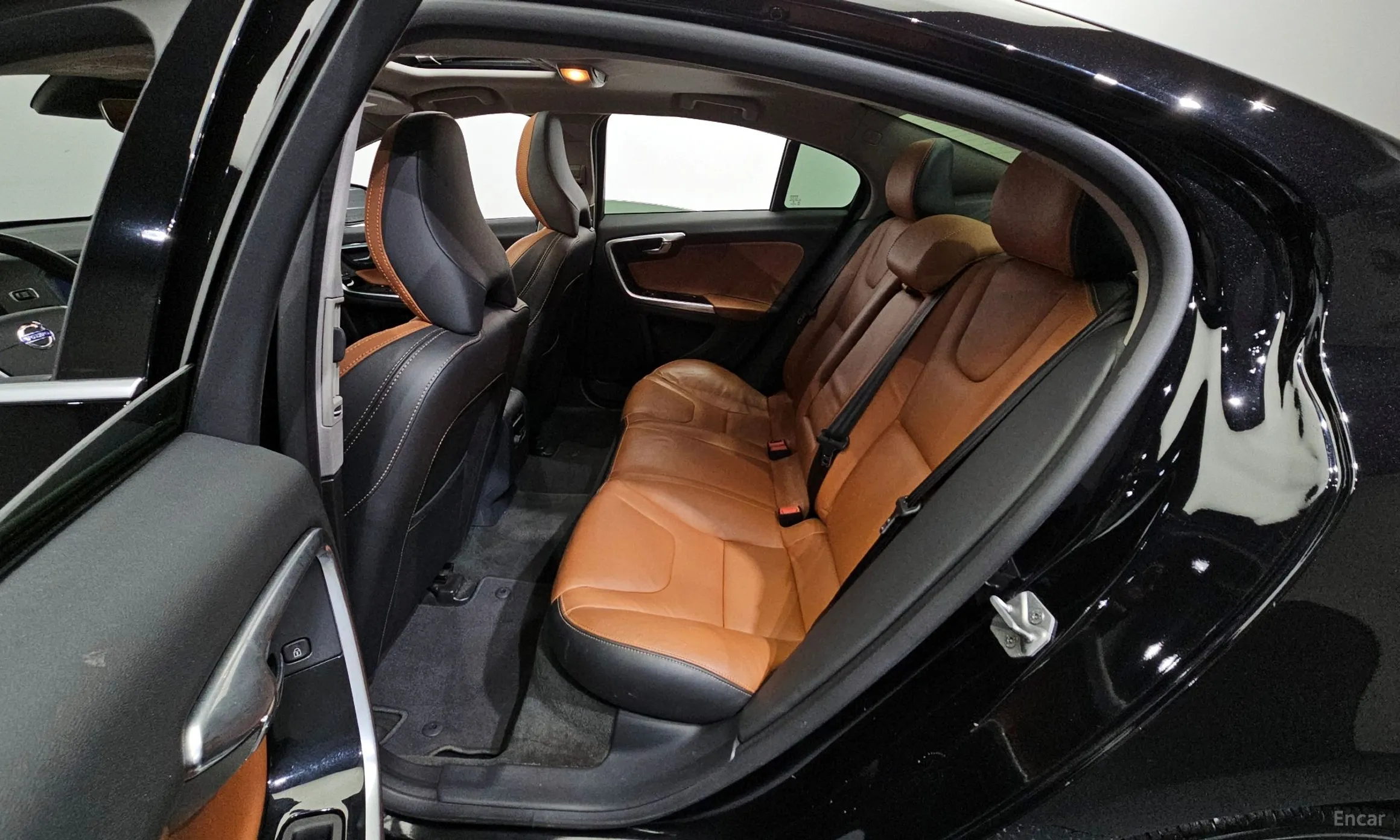 Volvo S60 превью 11