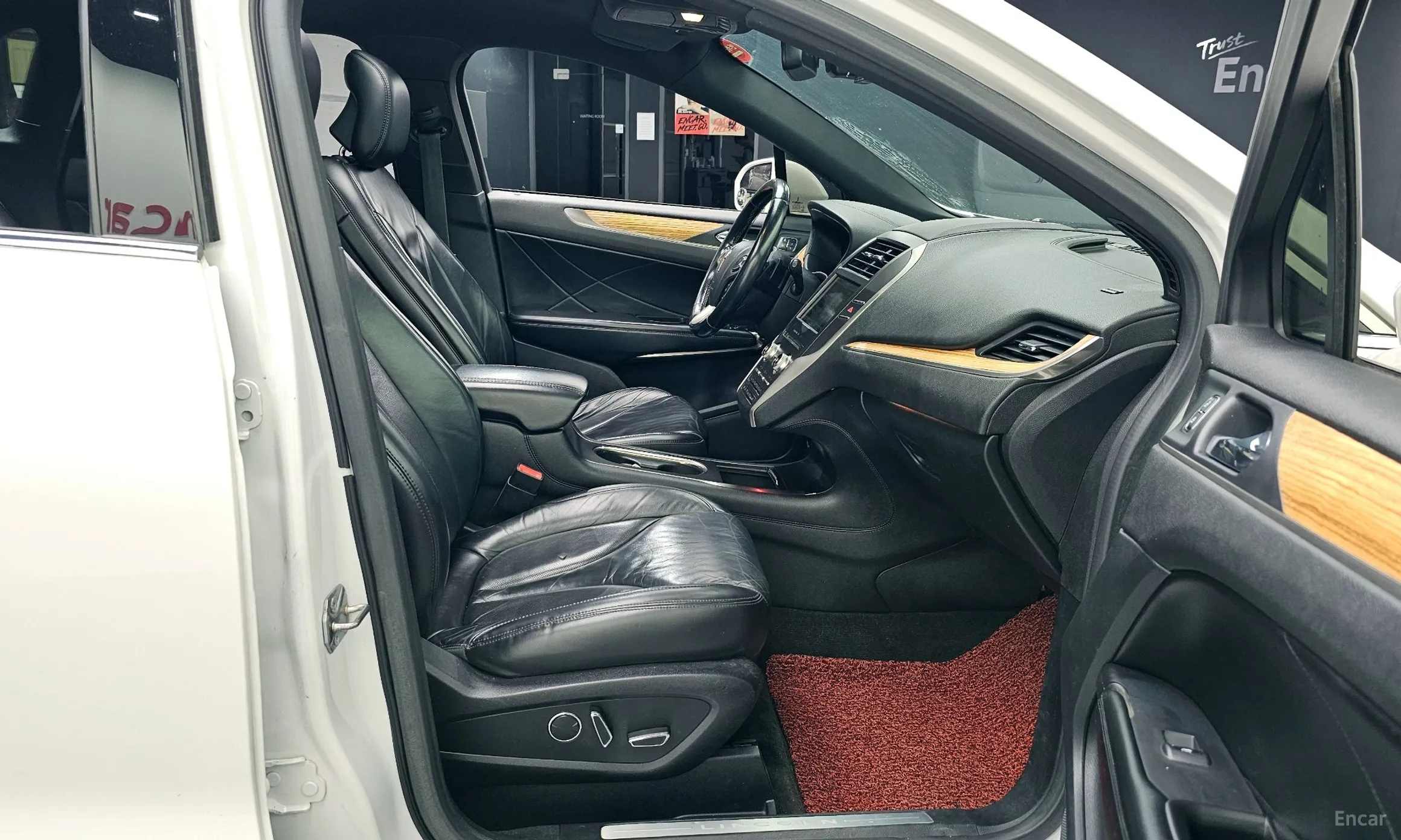Lincoln MKC превью 11
