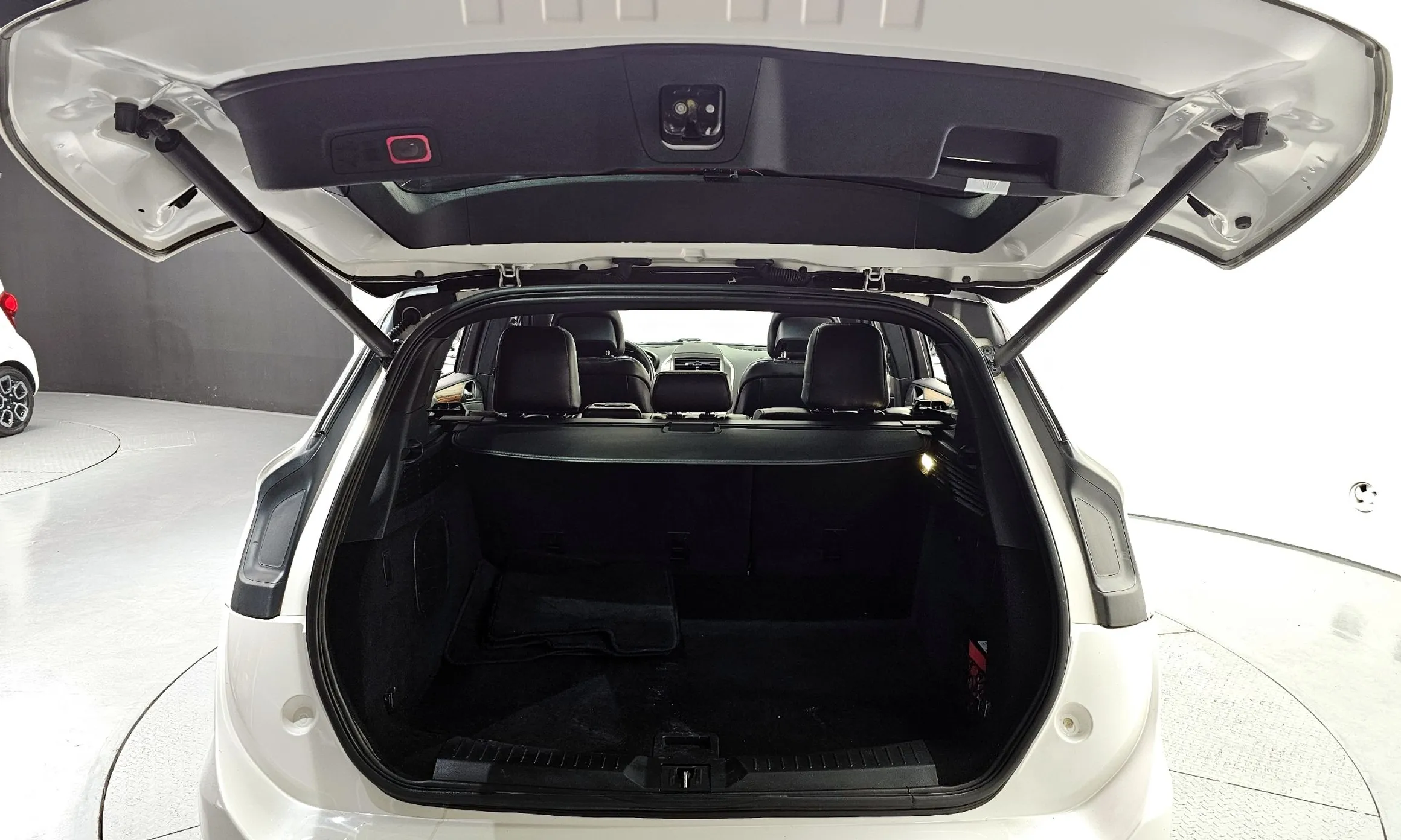 Lincoln MKC превью 20