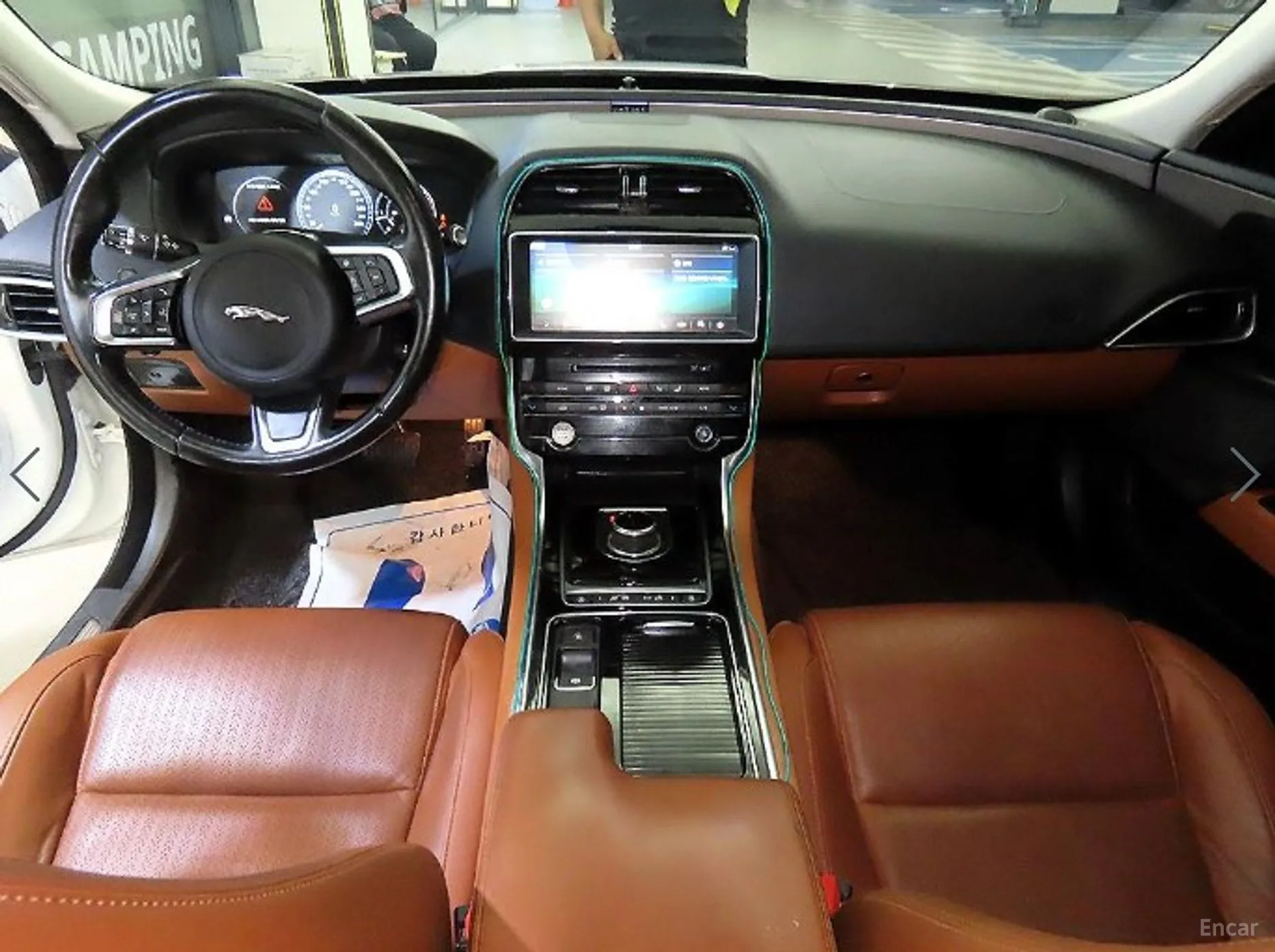 Jaguar XE превью 10