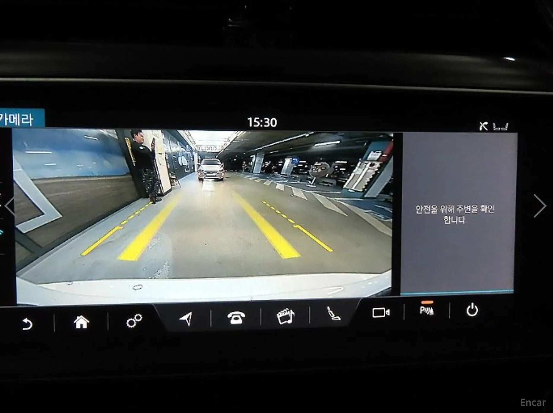 Jaguar XE превью 15