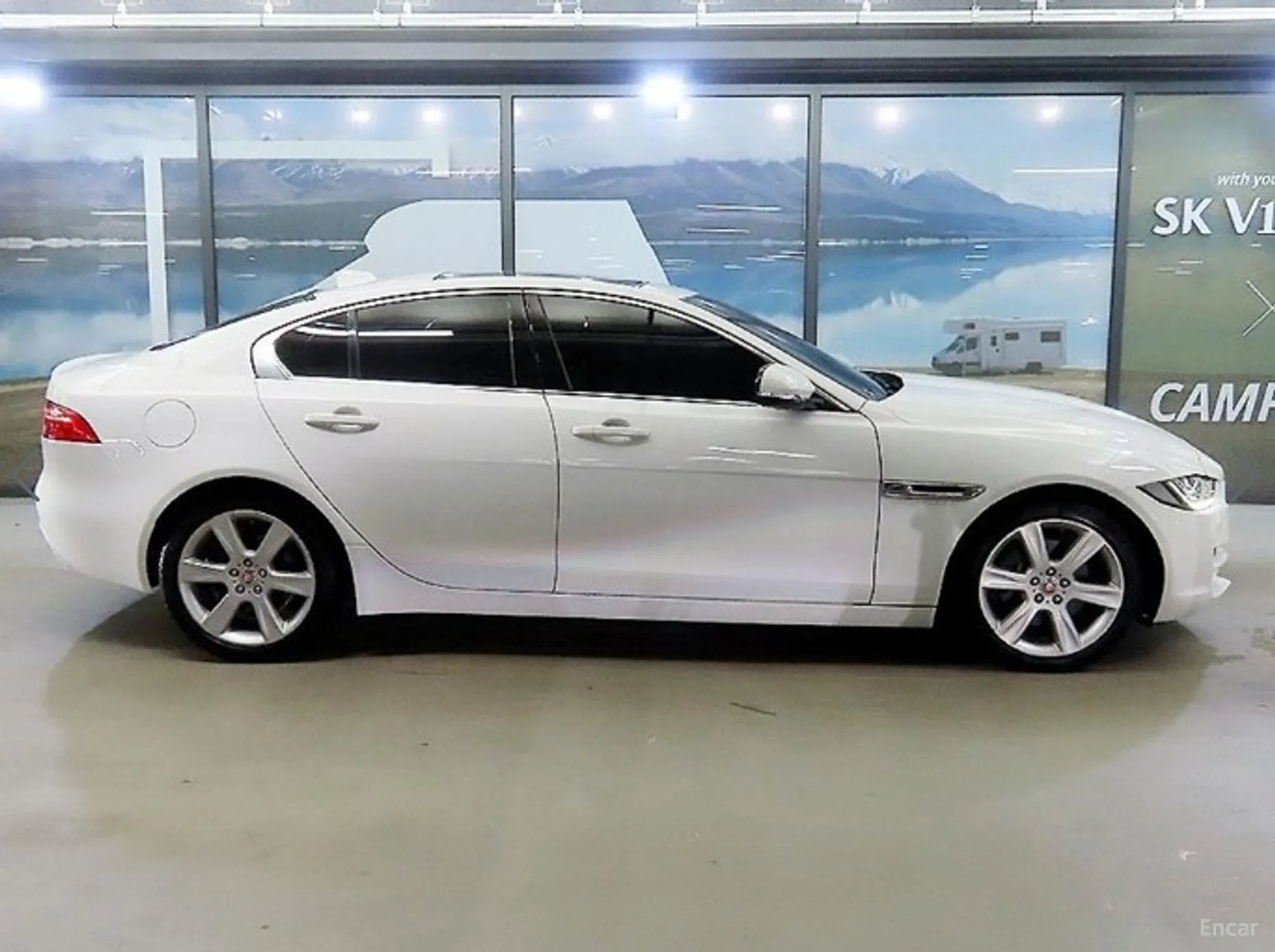 Jaguar XE превью 3