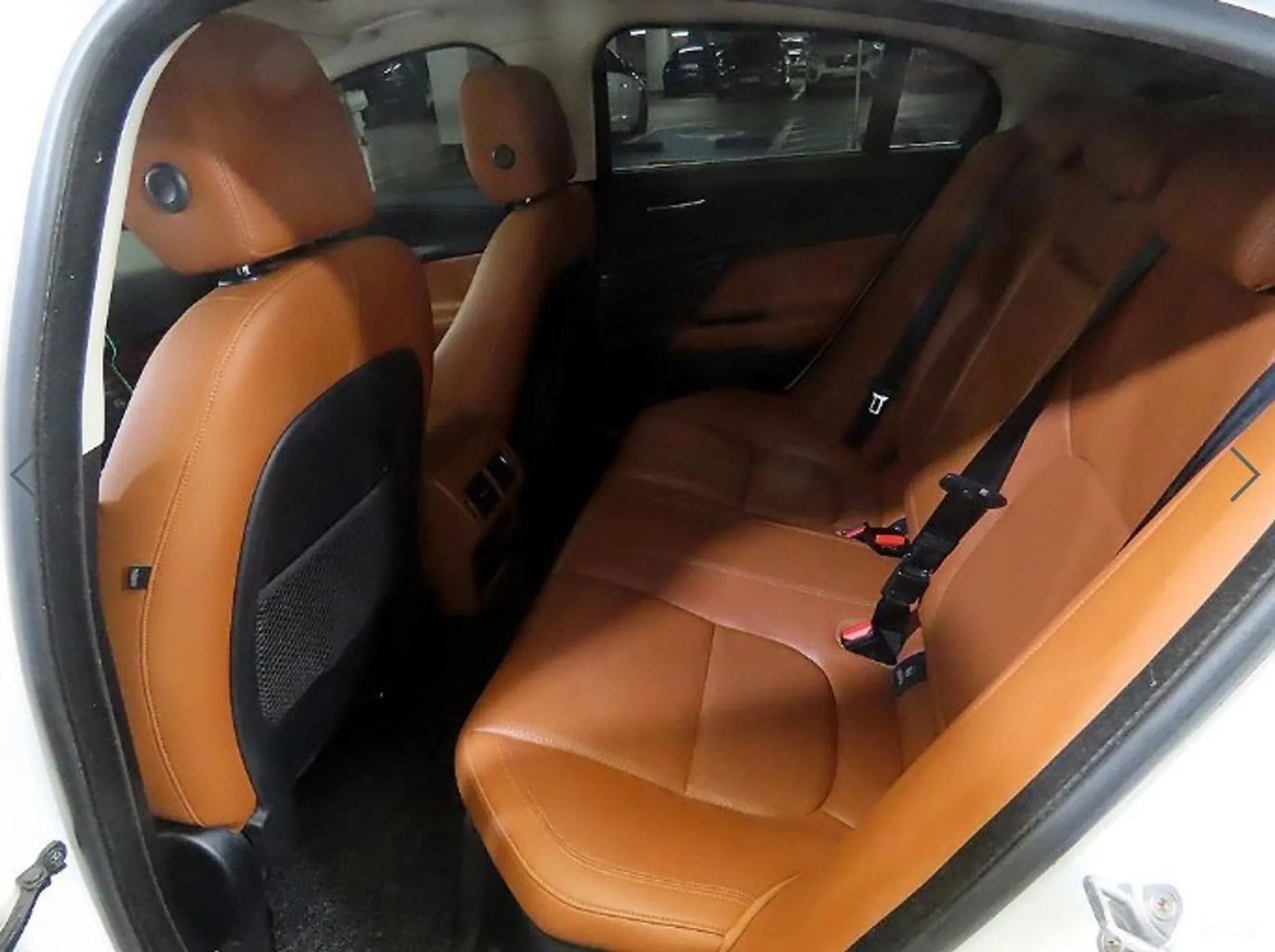 Jaguar XE превью 7