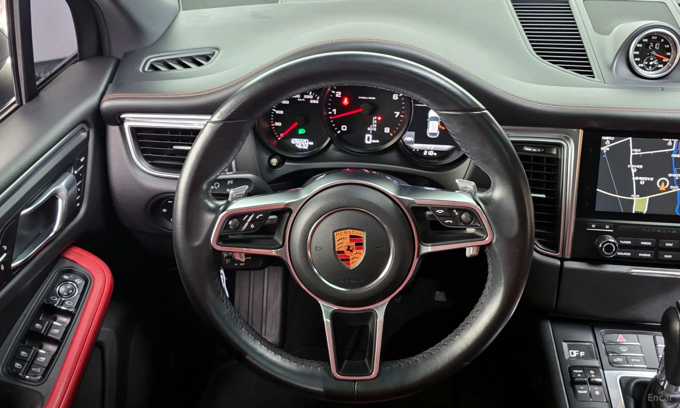 Porsche Macan превью 13