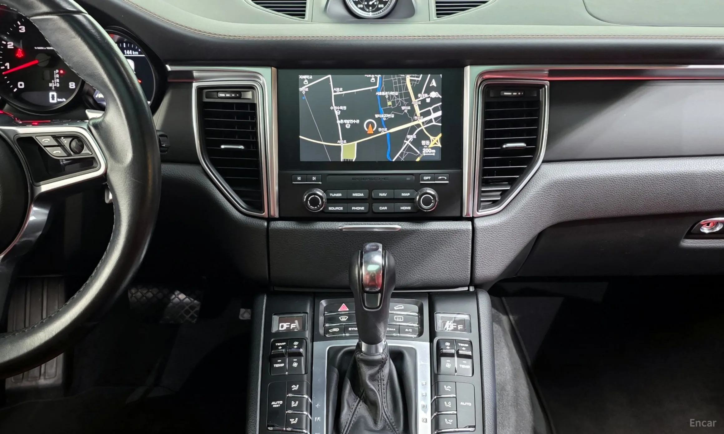 Porsche Macan превью 14