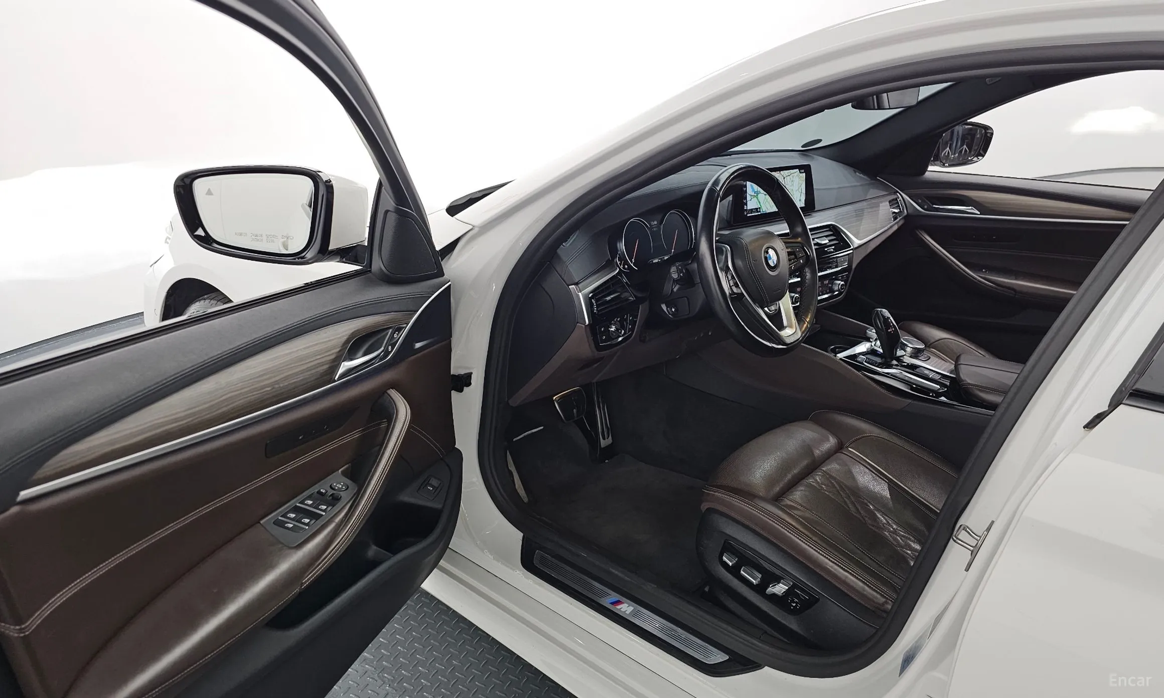 BMW 5 Series (G30) превью 10
