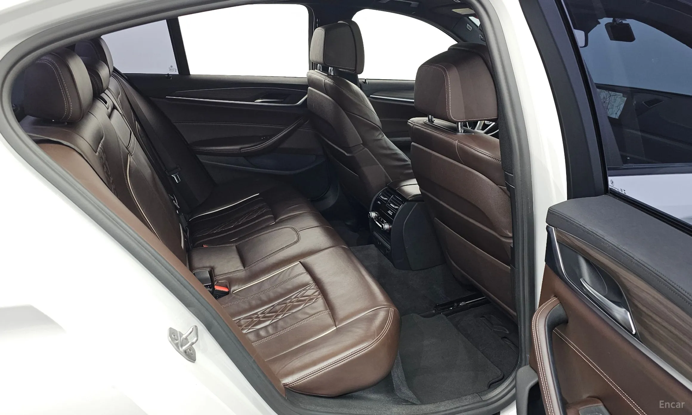 BMW 5 Series (G30) превью 12