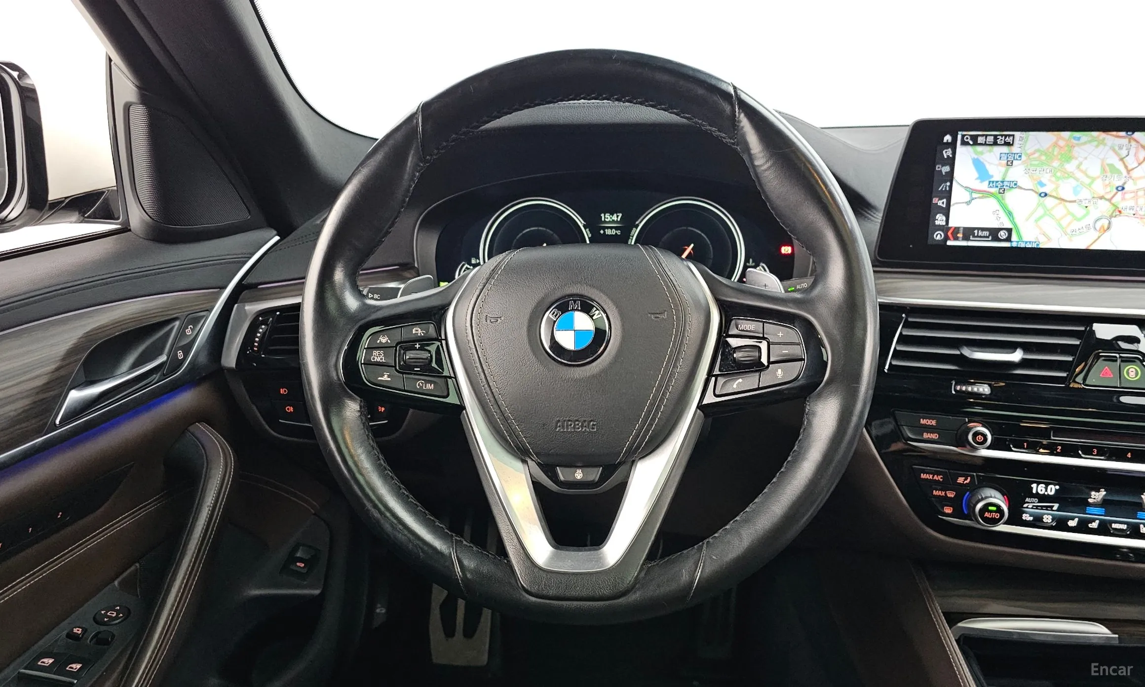 BMW 5 Series (G30) превью 13