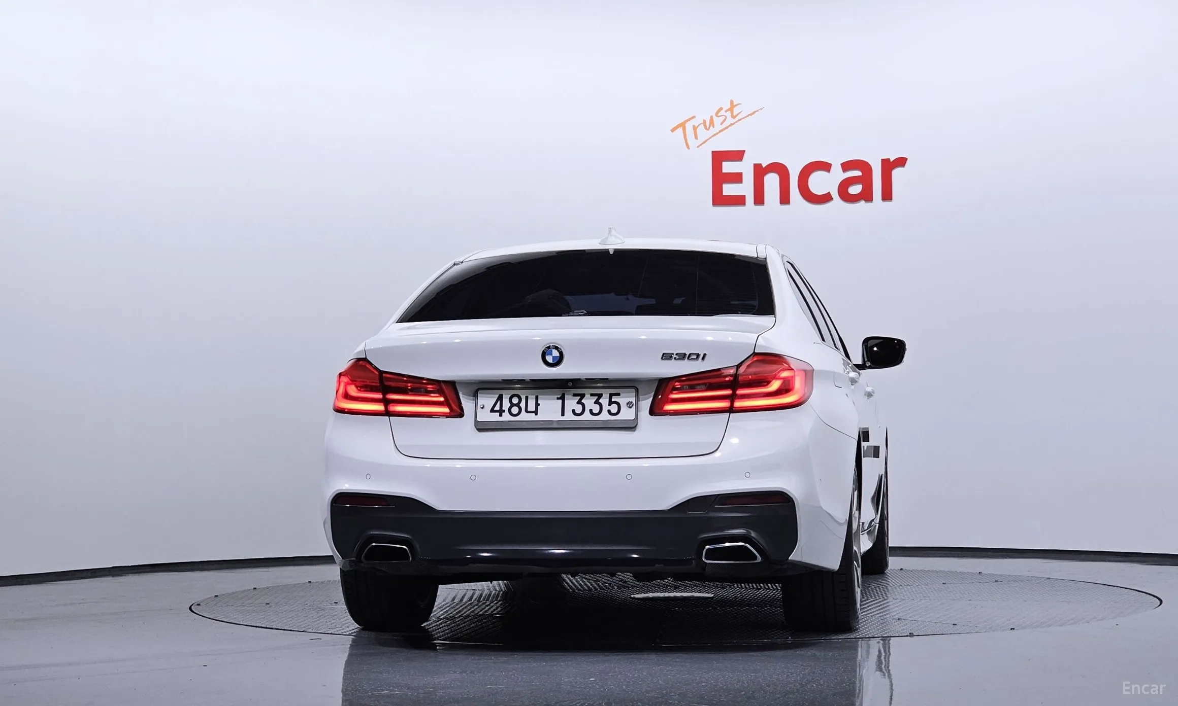 BMW 5 Series (G30) превью 4