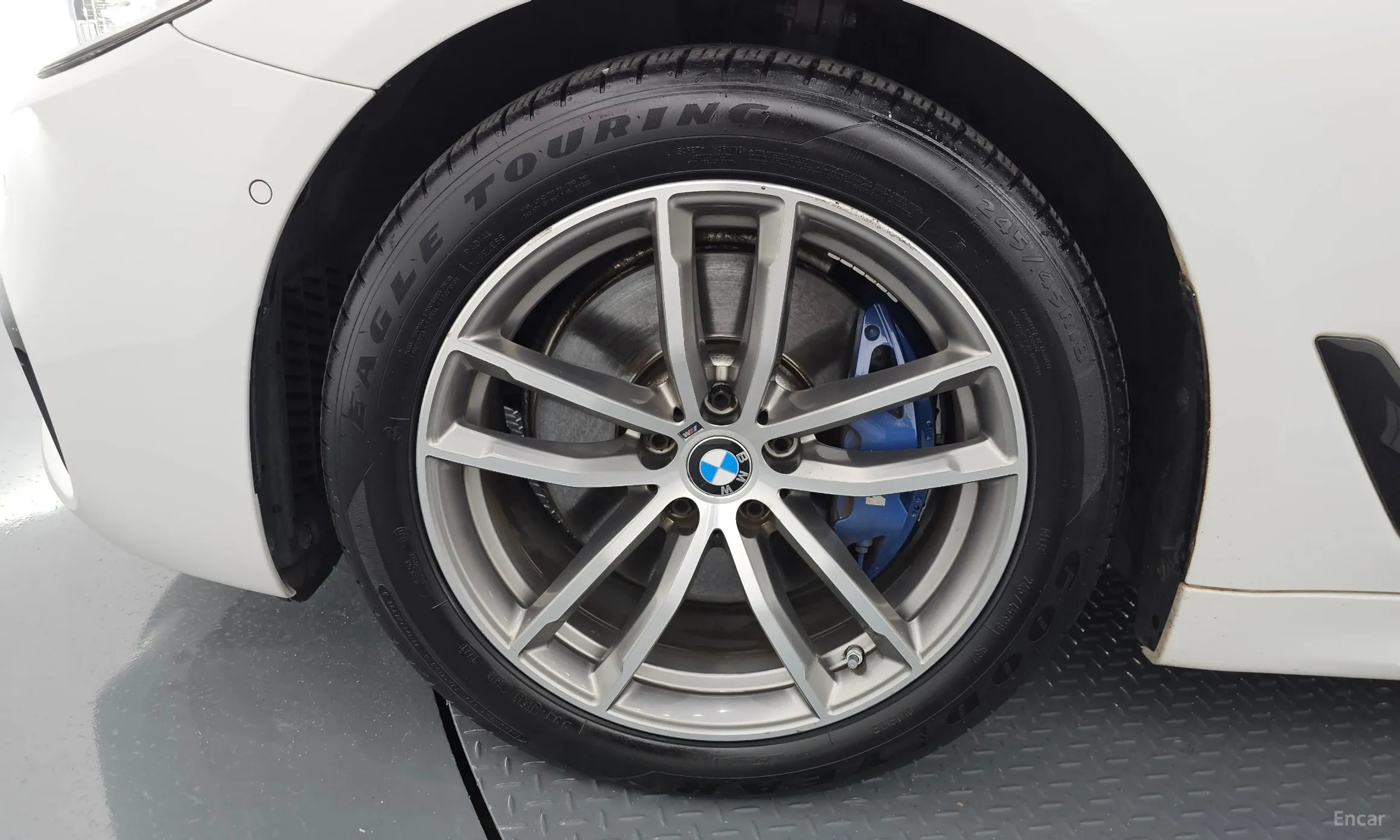 BMW 5 Series (G30) превью 5