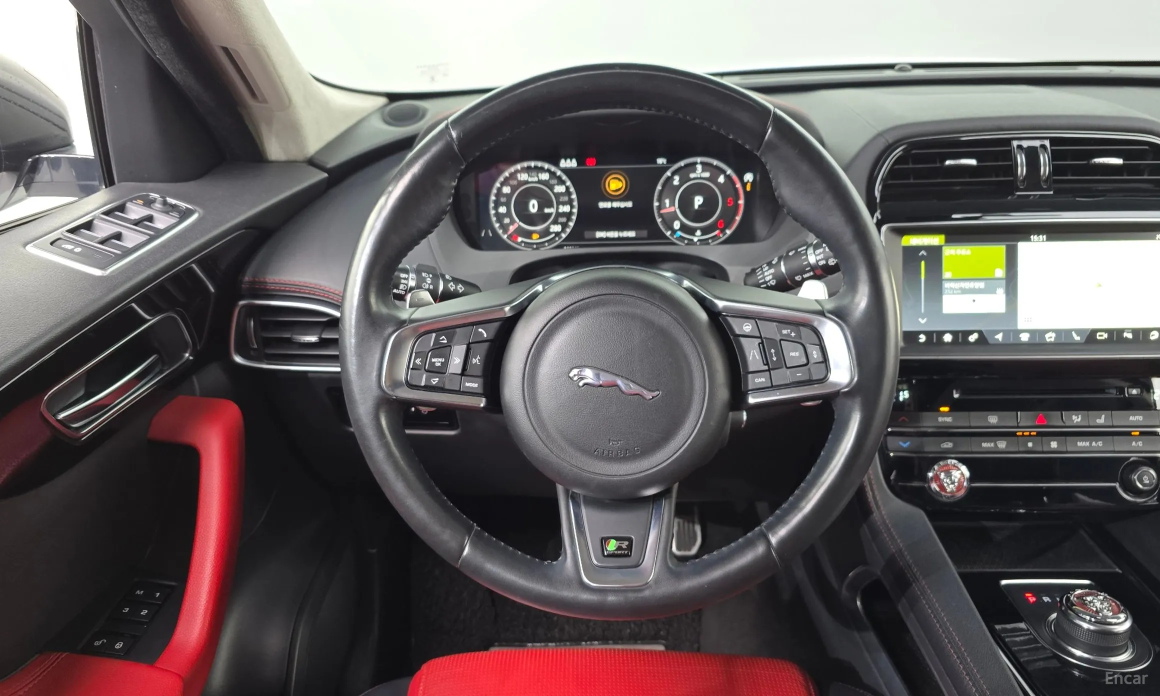 Jaguar F-PACE превью 13