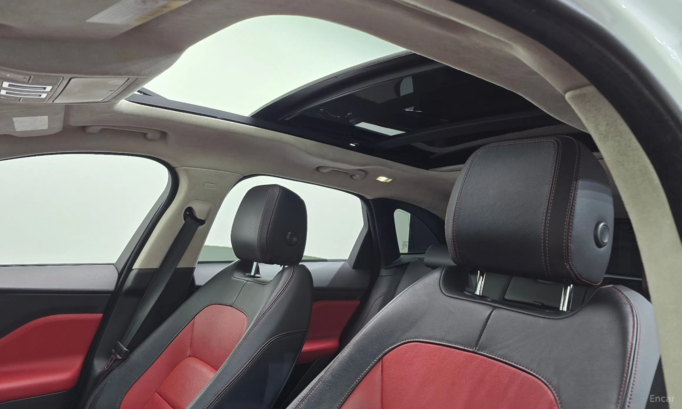 Jaguar F-PACE превью 19