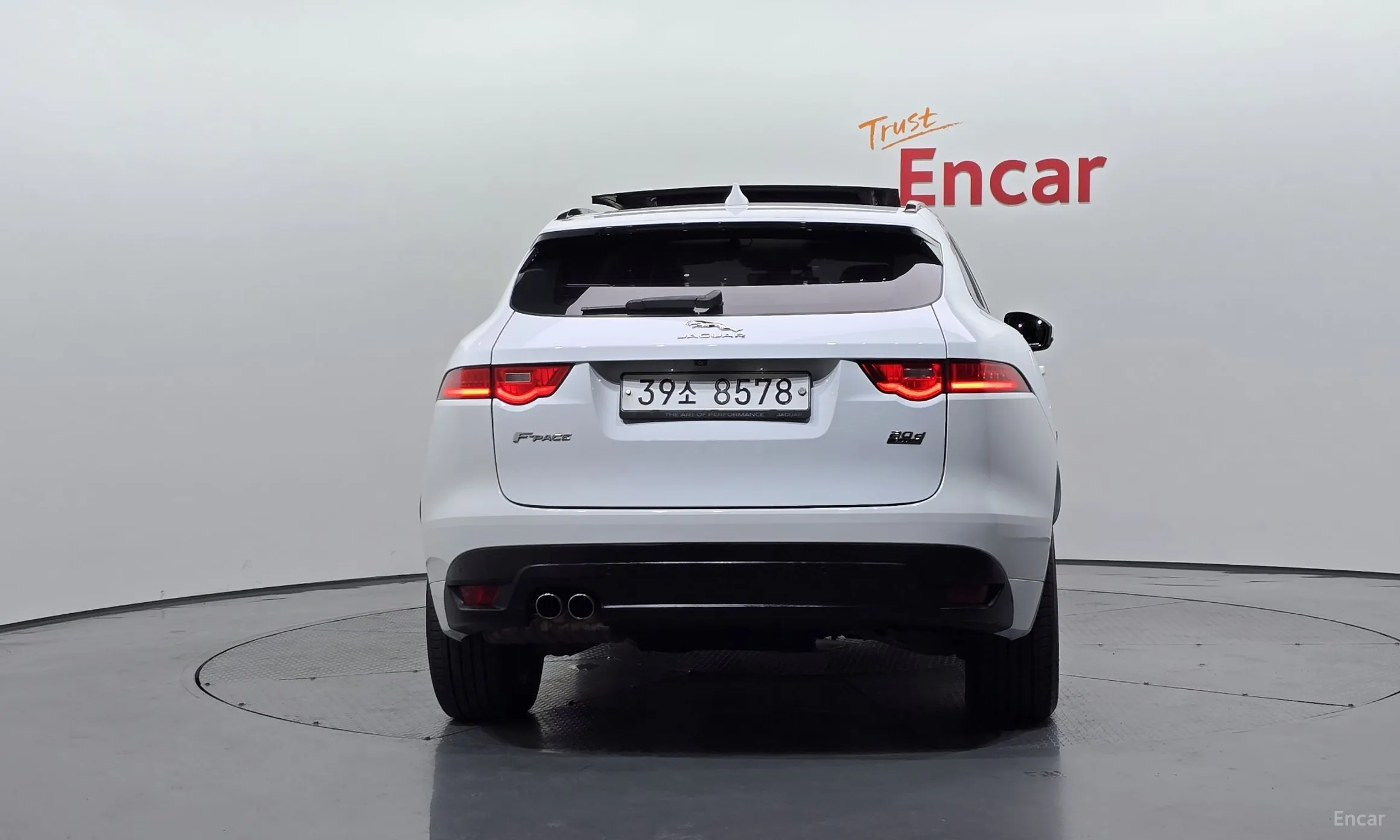 Jaguar F-PACE превью 4