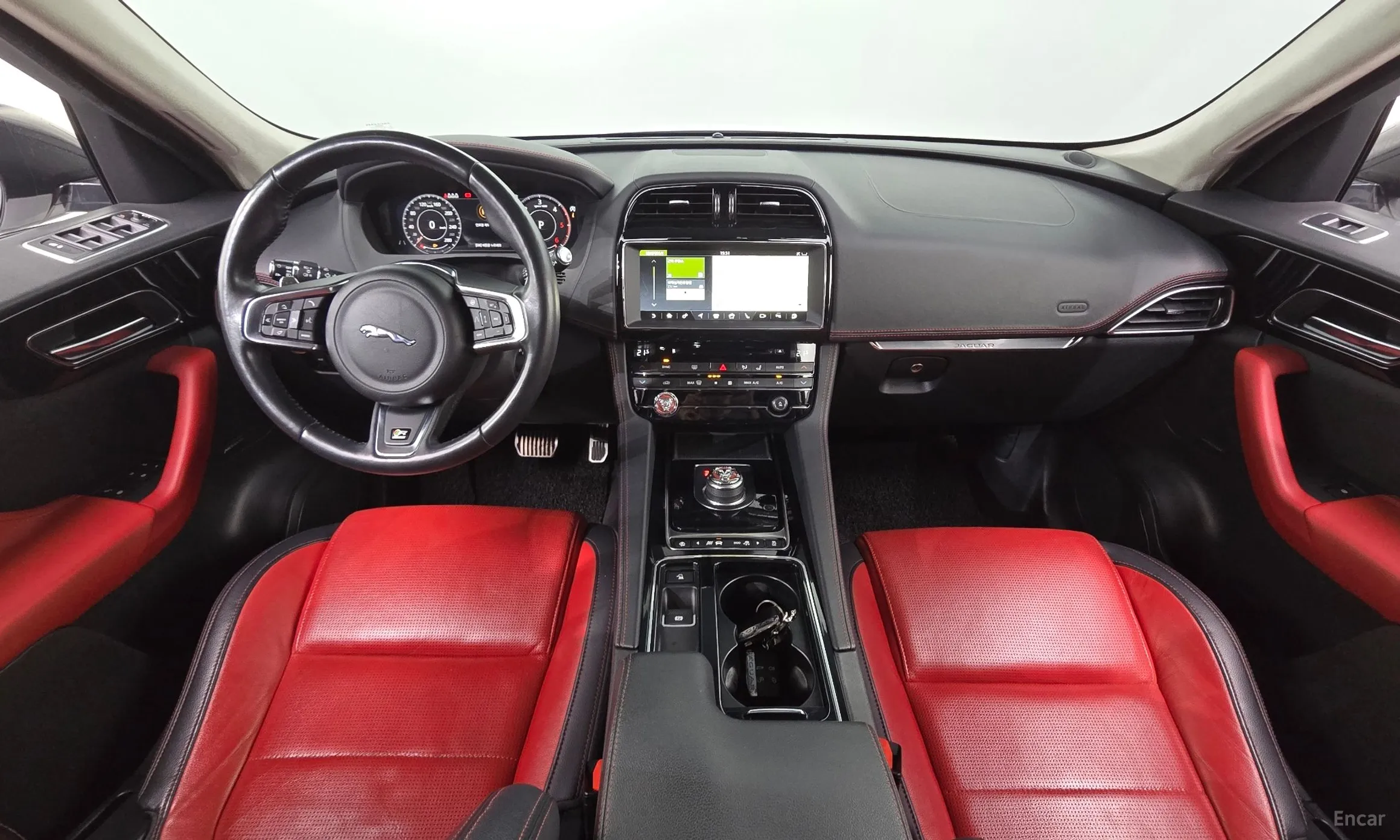 Jaguar F-PACE превью 7