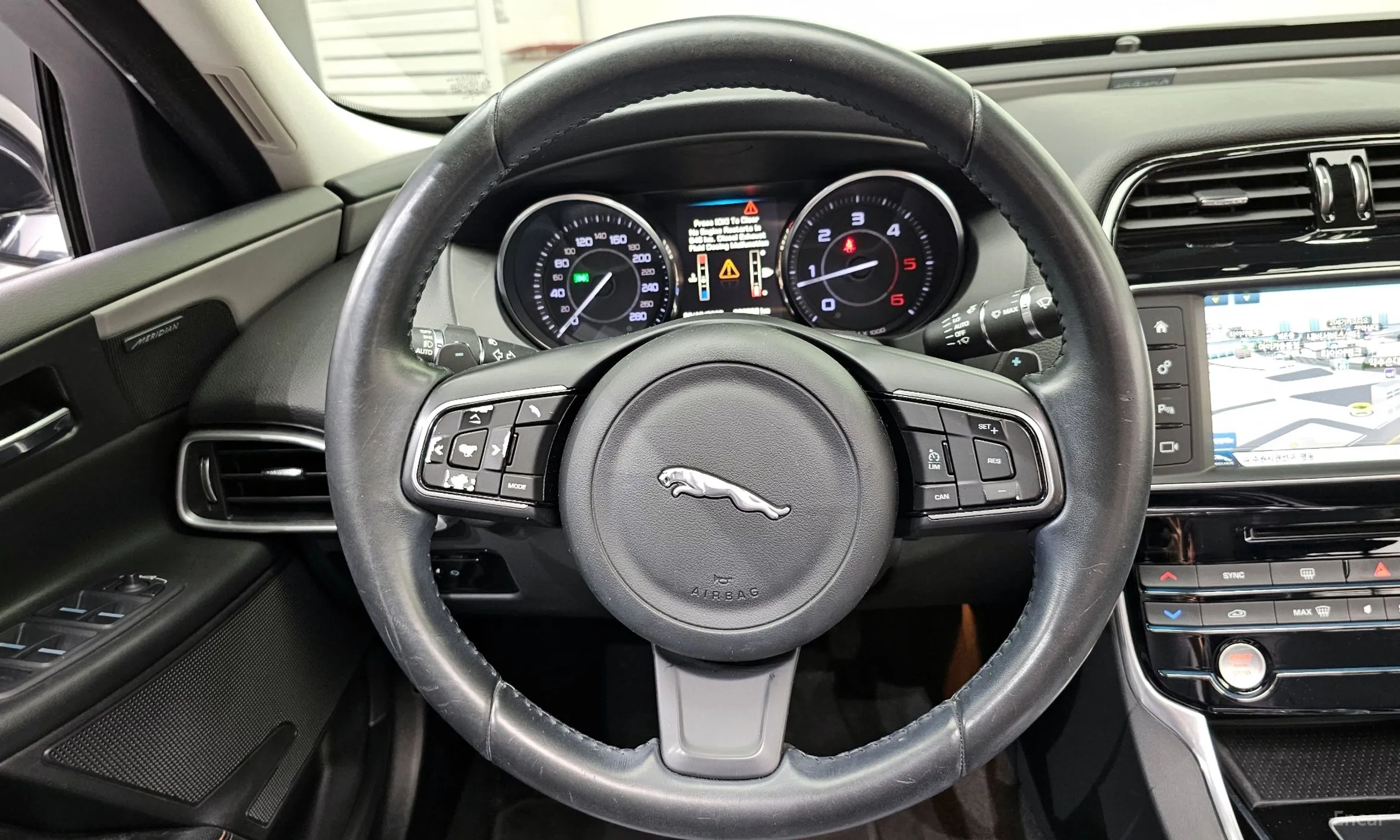 Jaguar XE превью 13