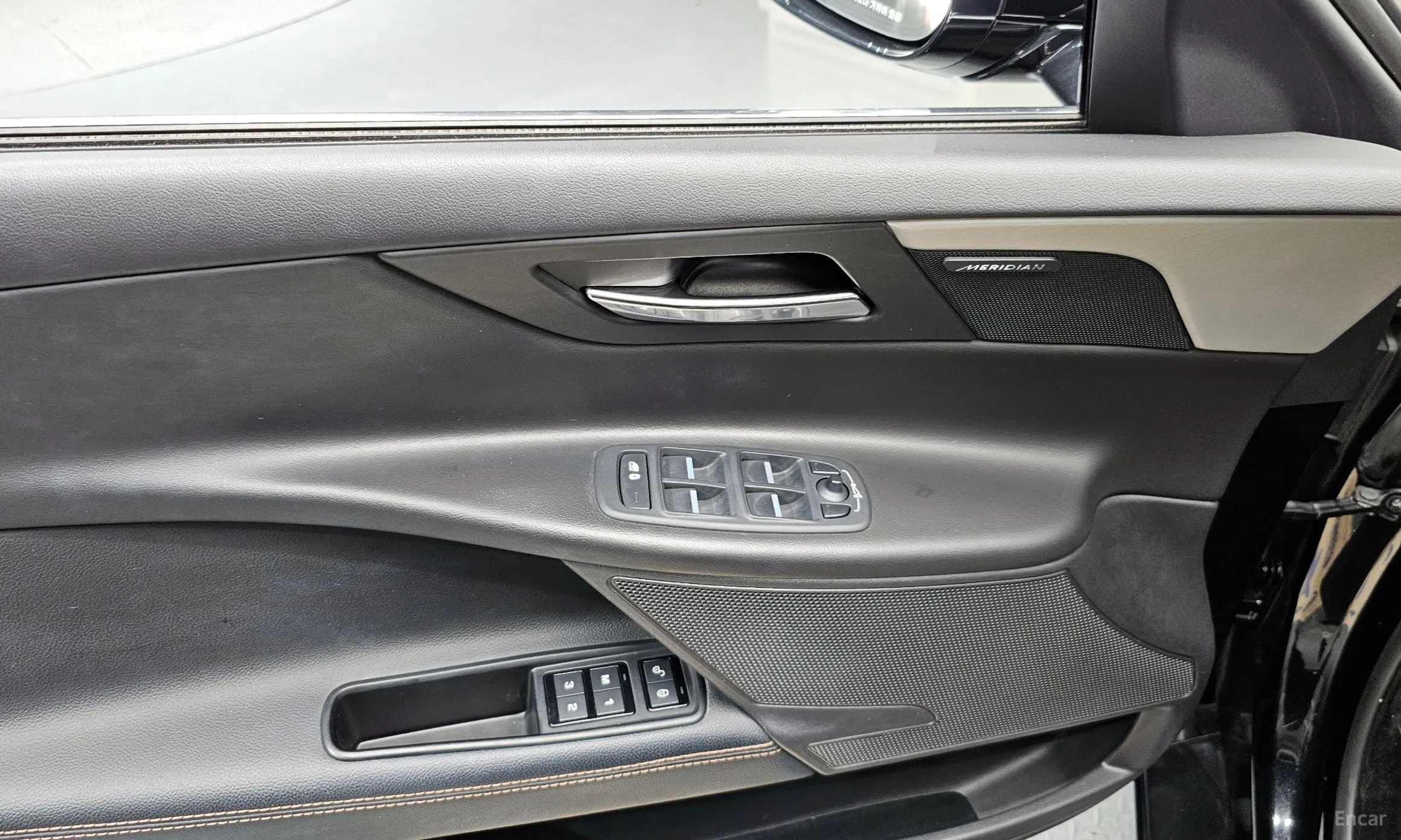 Jaguar XE превью 17