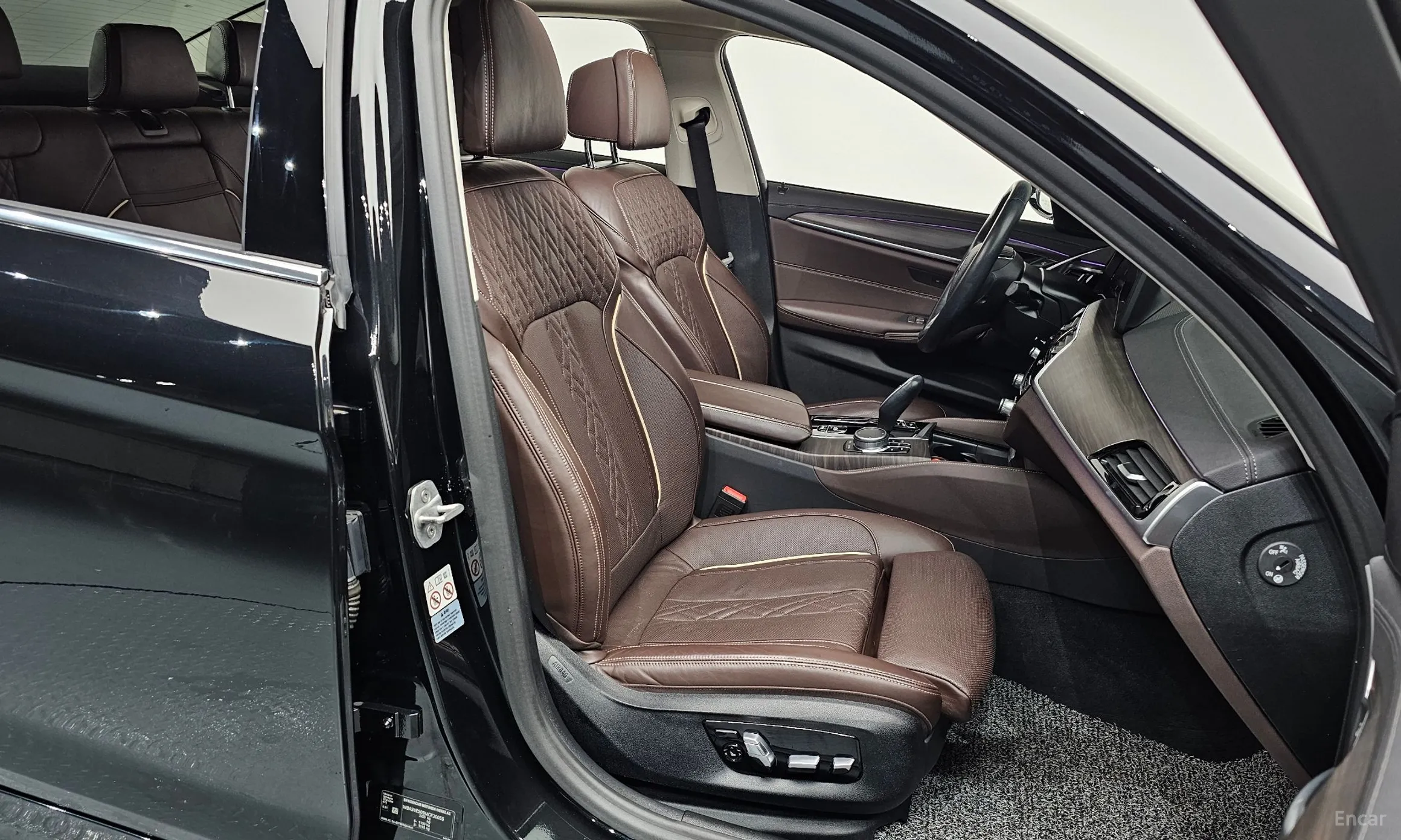 BMW 5 Series (G30) превью 10