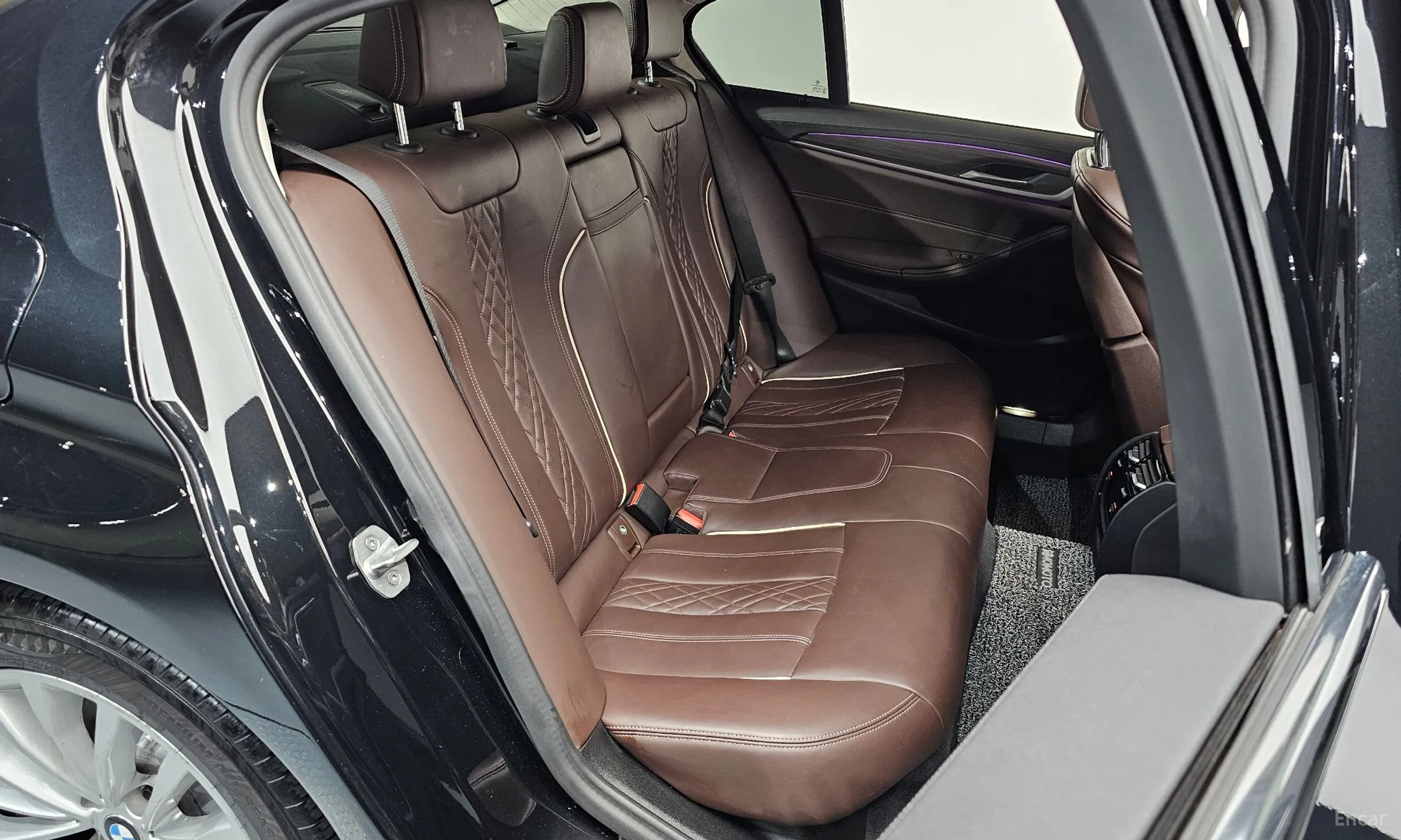 BMW 5 Series (G30) превью 12