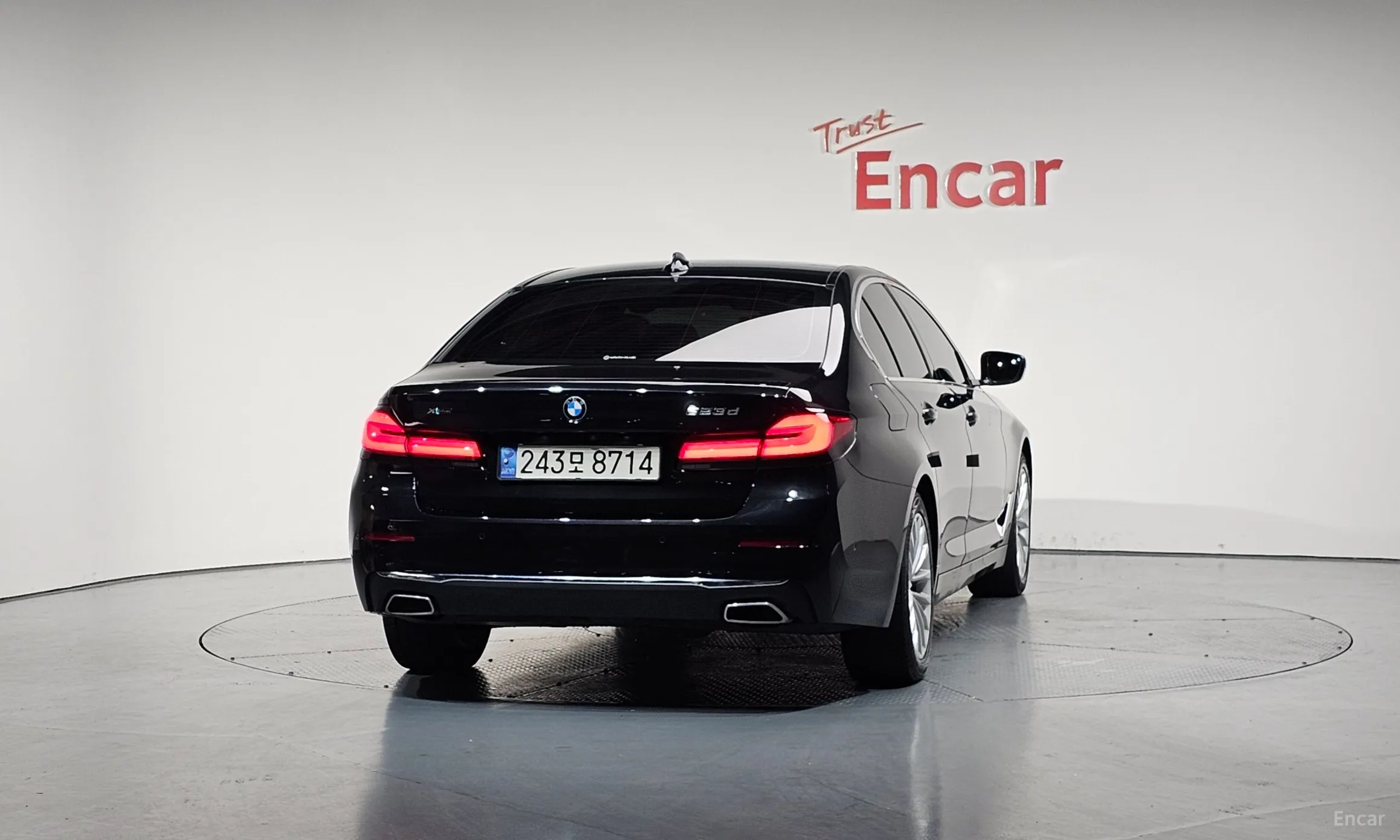 BMW 5 Series (G30) превью 4