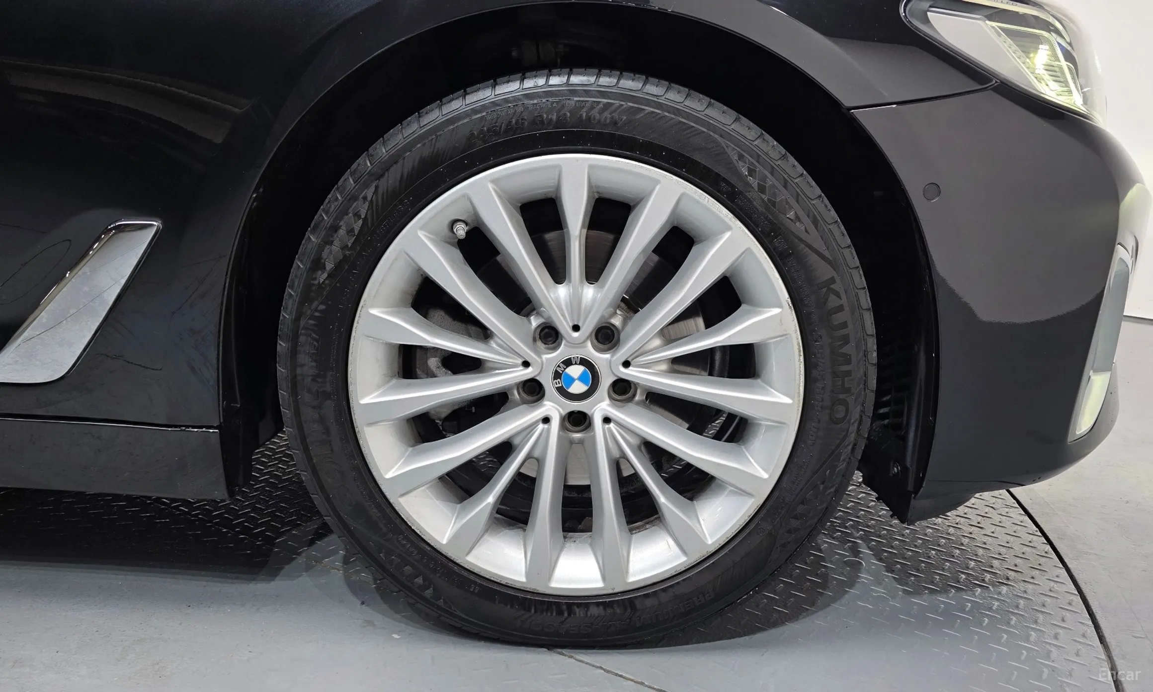 BMW 5 Series (G30) превью 5
