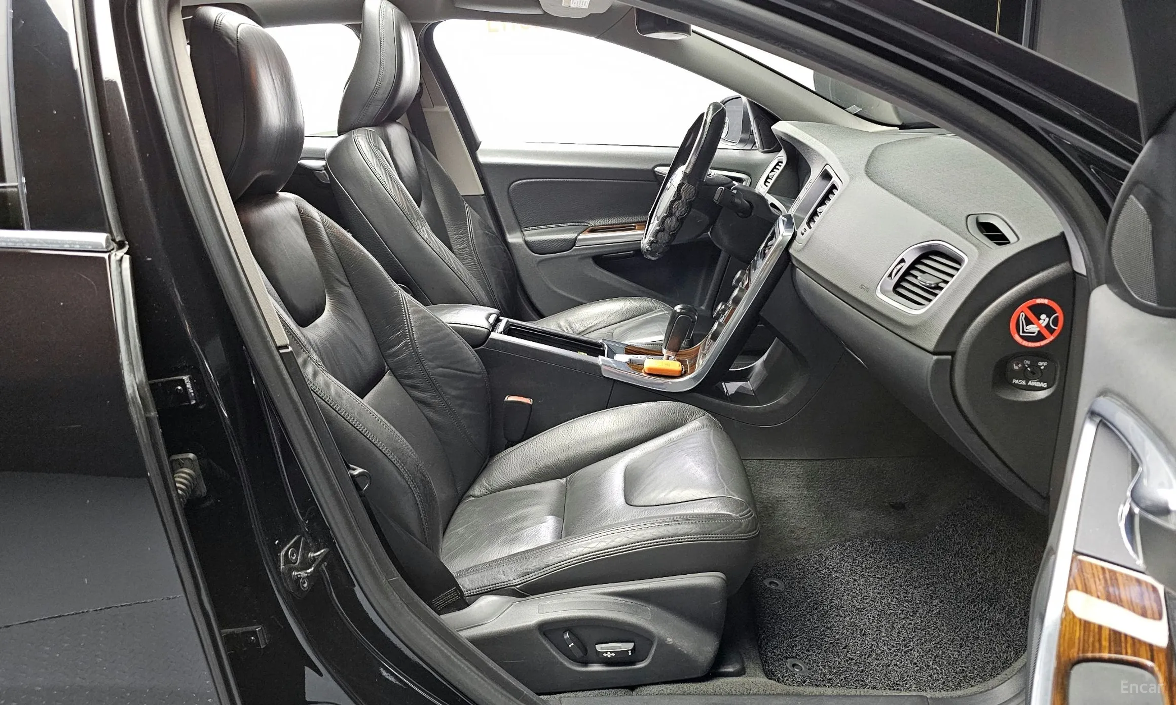 Volvo S60 превью 10