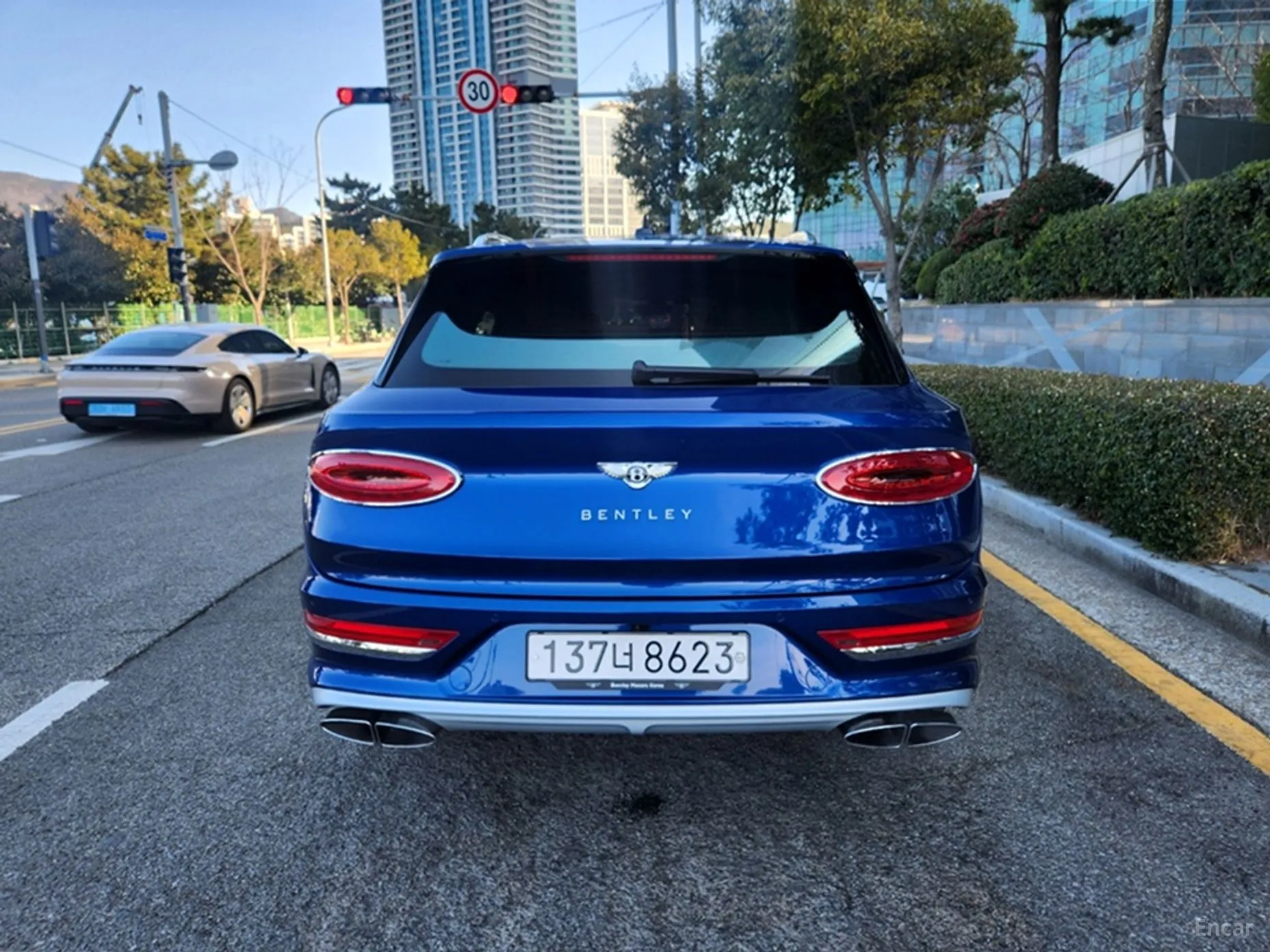 Bentley Bentayga превью 5