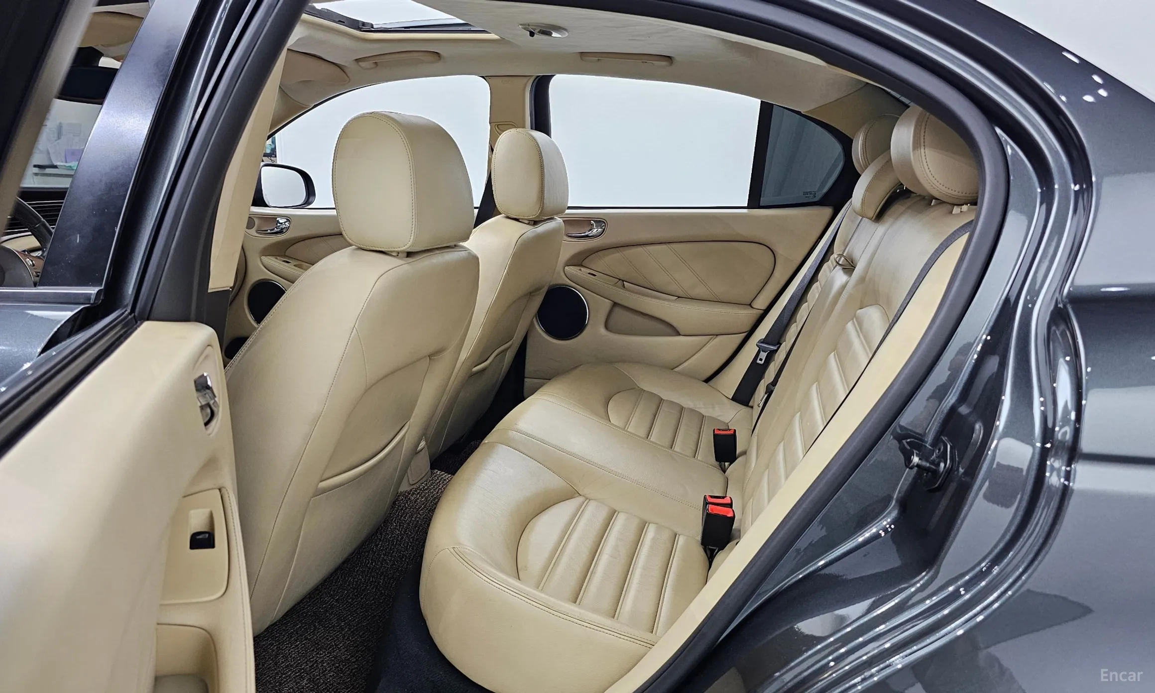 Jaguar X-type превью 13