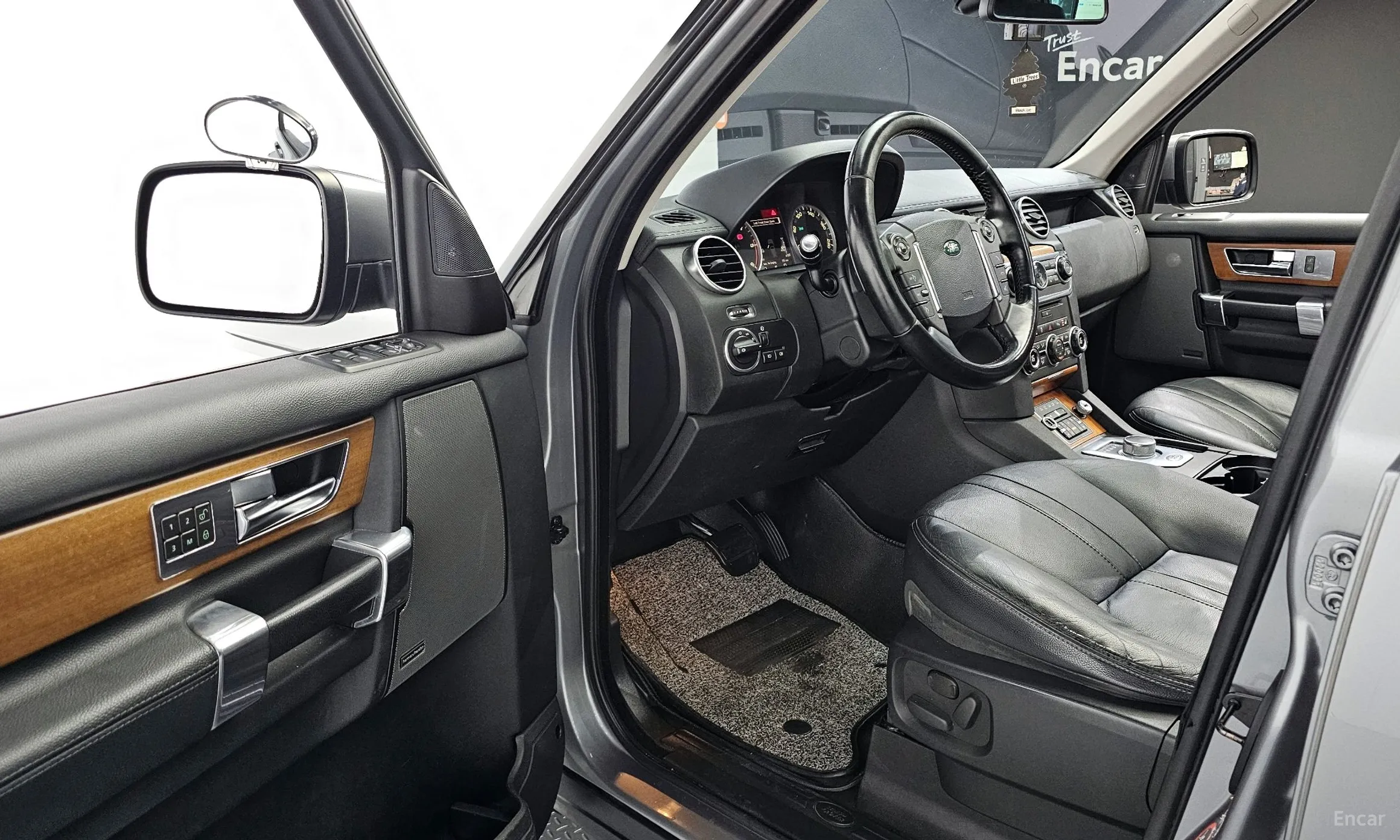 Land Rover Discovery 4 превью 11