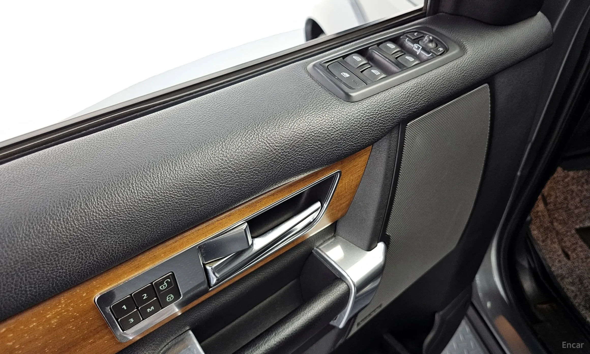Land Rover Discovery 4 превью 19