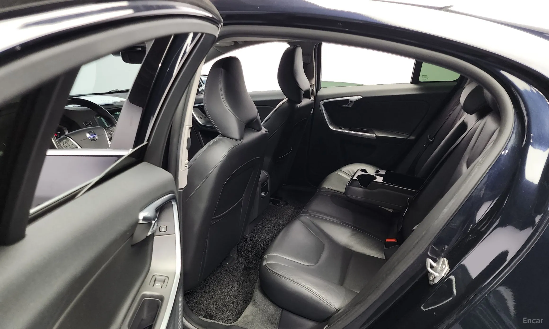 Volvo S60 превью 12