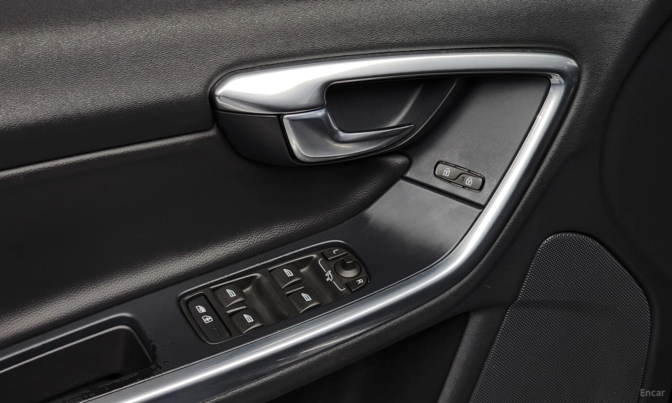 Volvo S60 превью 13
