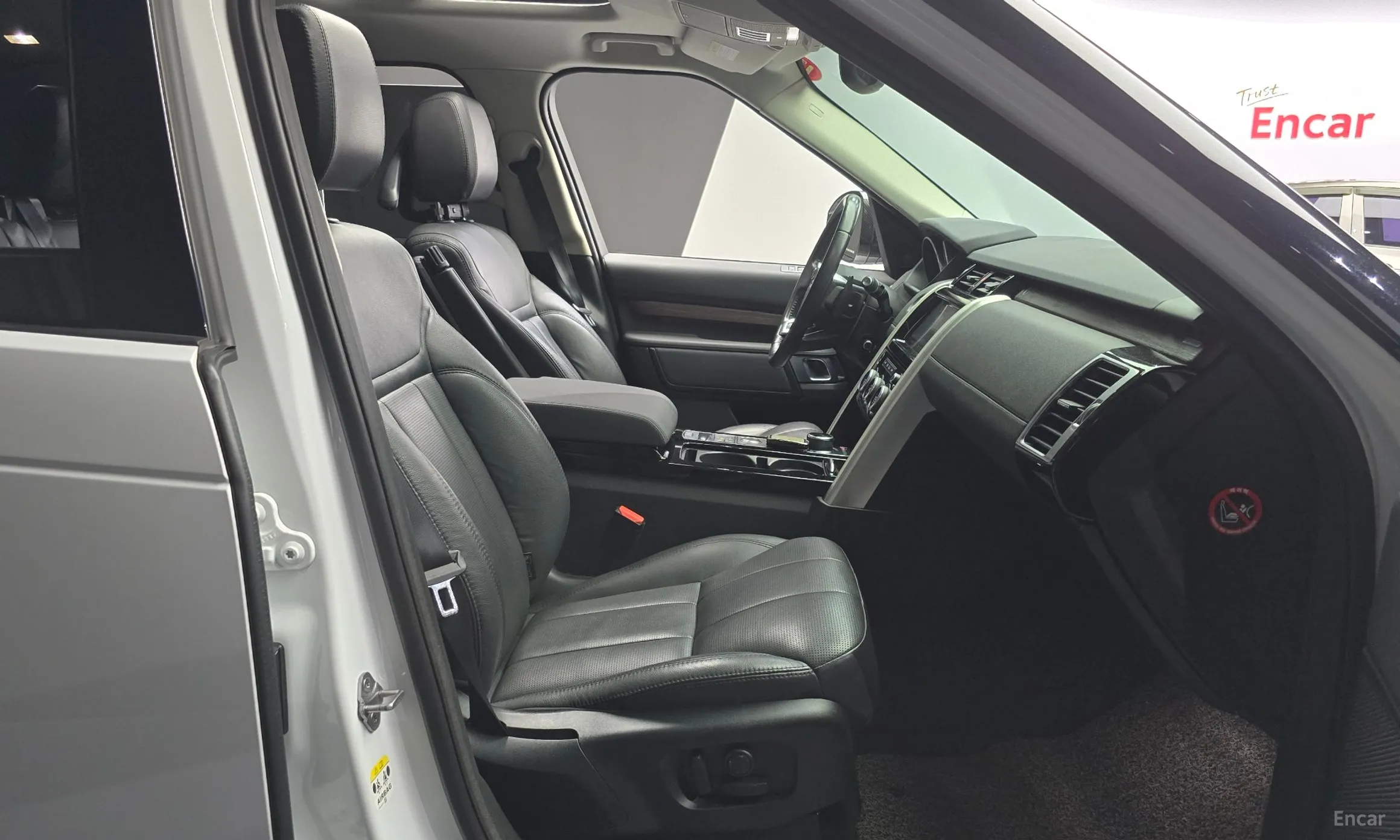 Land Rover Discovery 5 превью 10