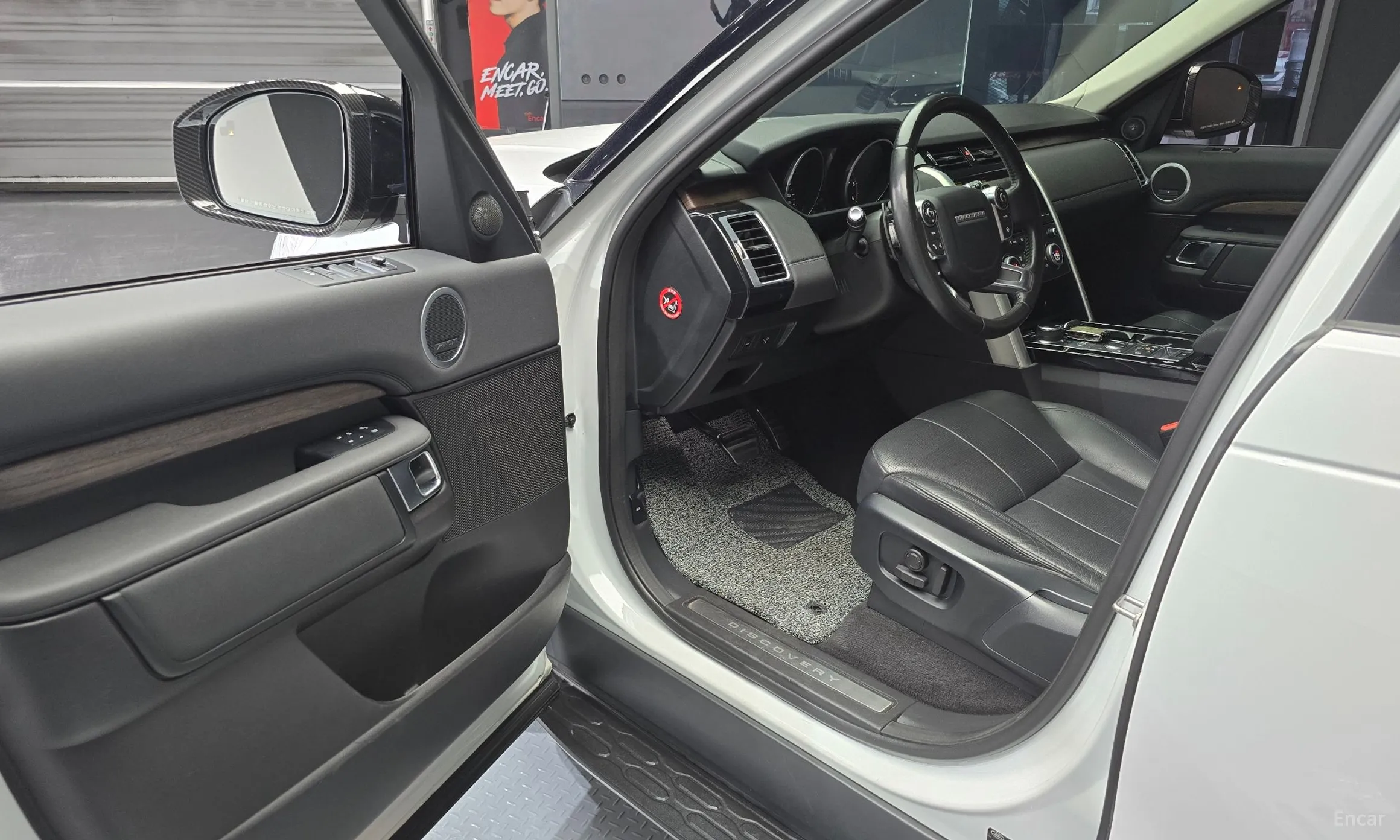 Land Rover Discovery 5 превью 11