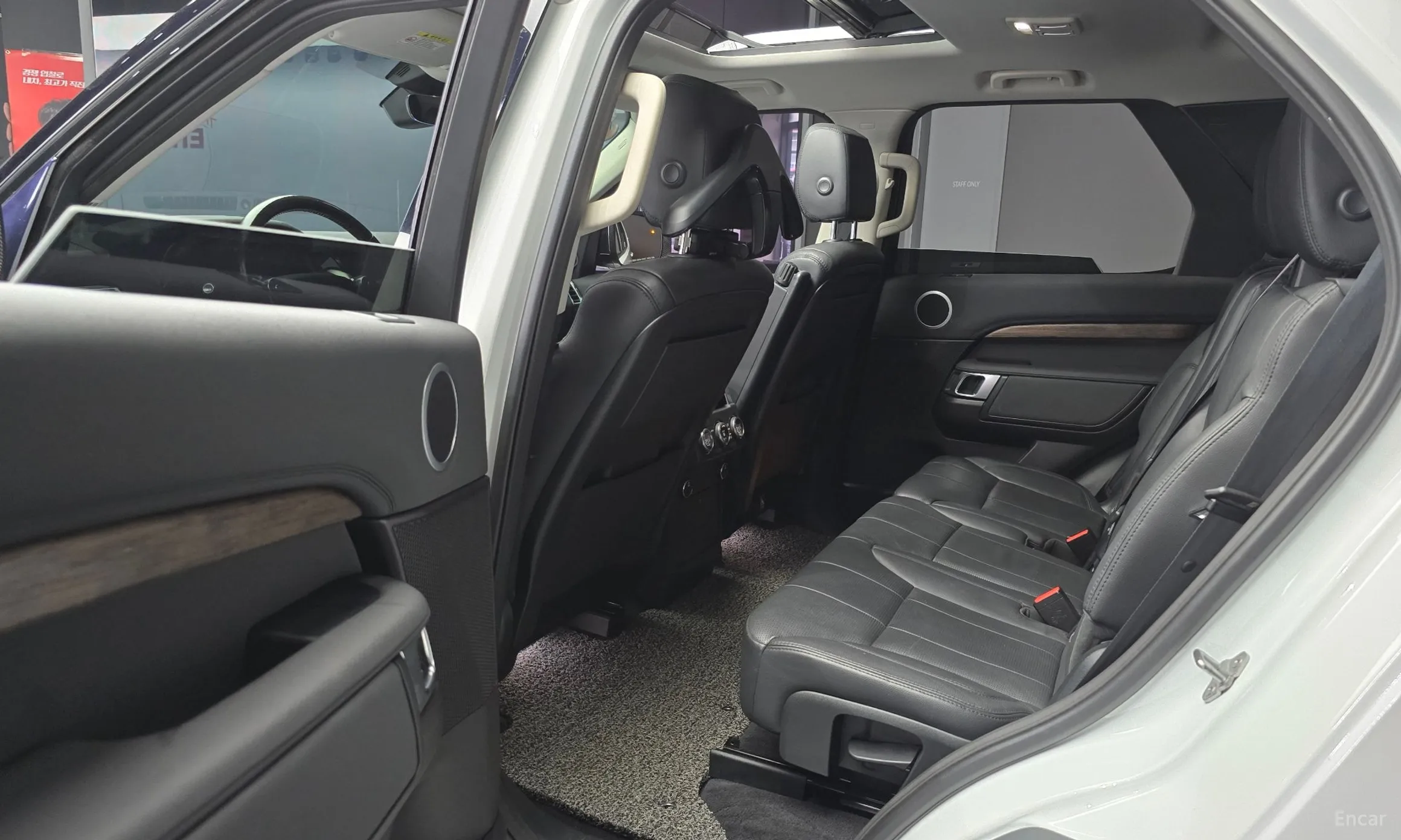 Land Rover Discovery 5 превью 13