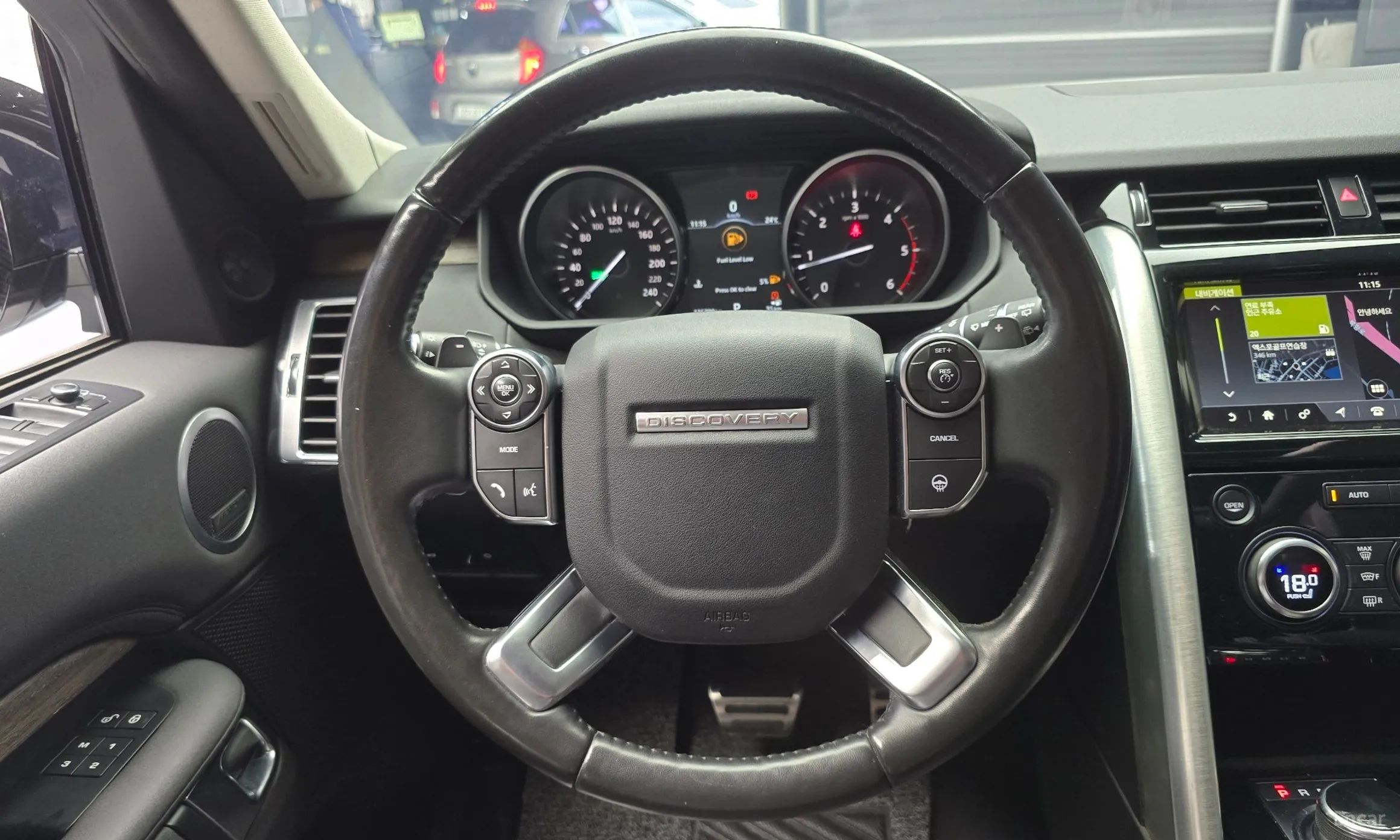 Land Rover Discovery 5 превью 14