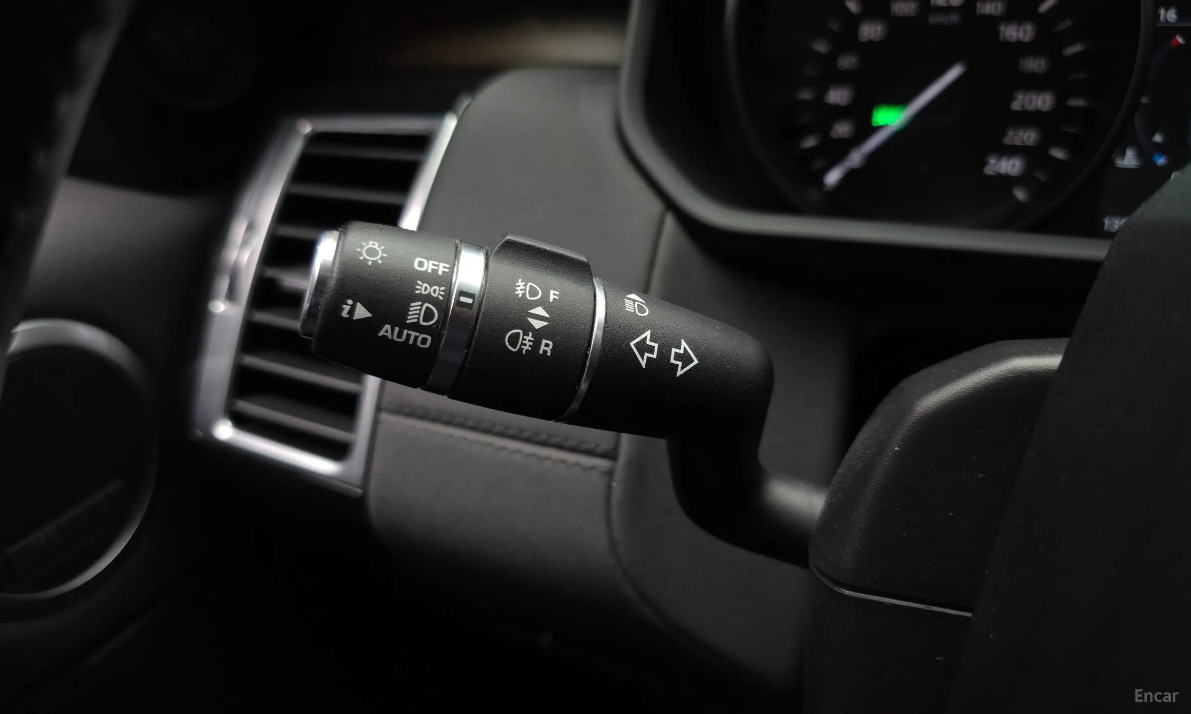 Land Rover Discovery 5 превью 17