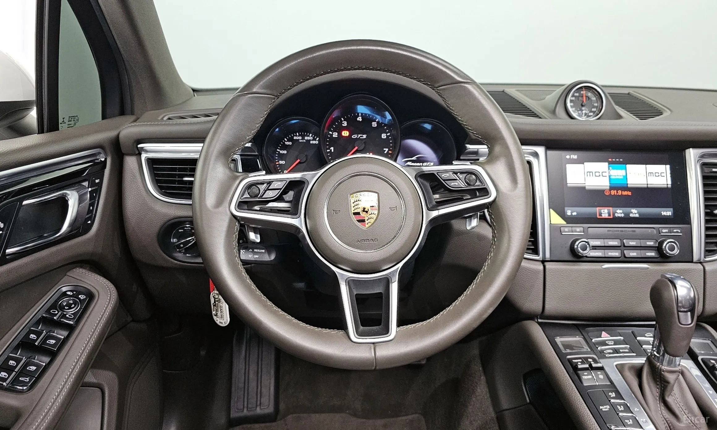 Porsche Macan превью 13