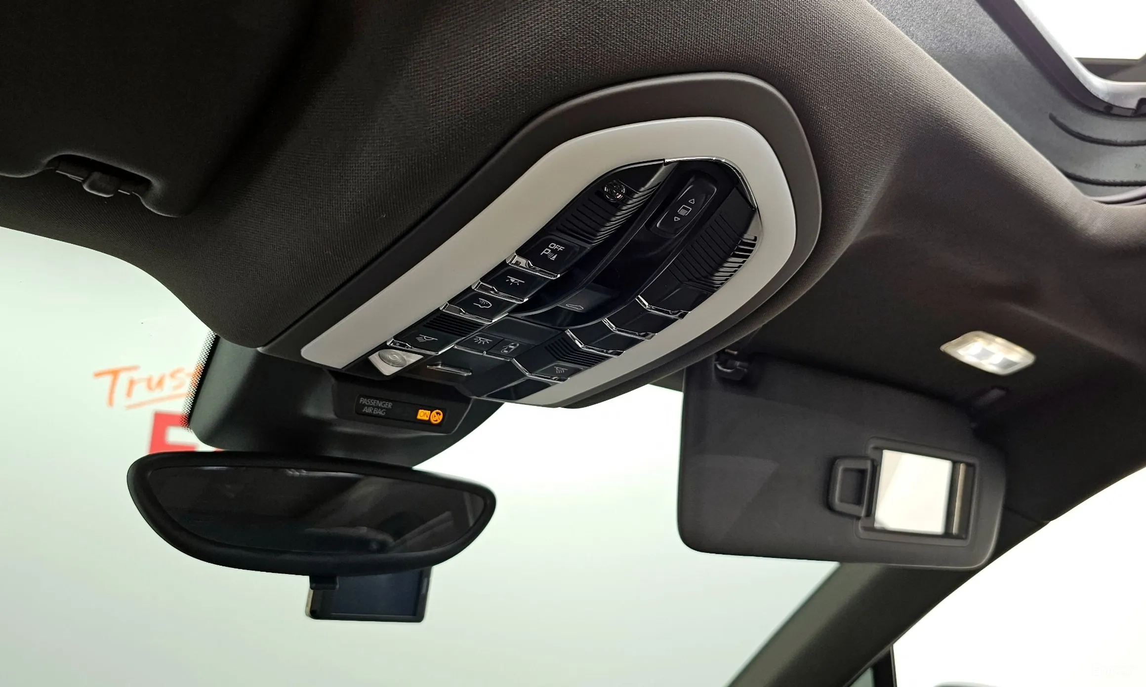 Porsche Macan превью 14