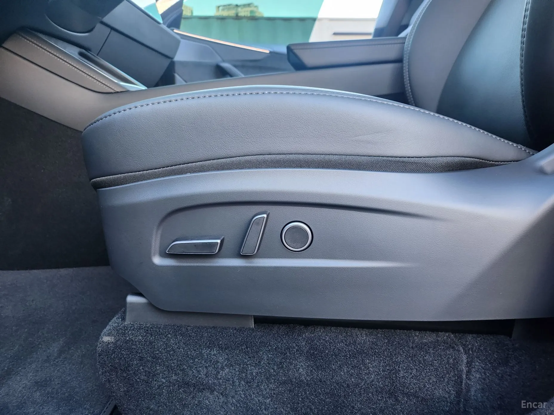 Tesla Model Y превью 15