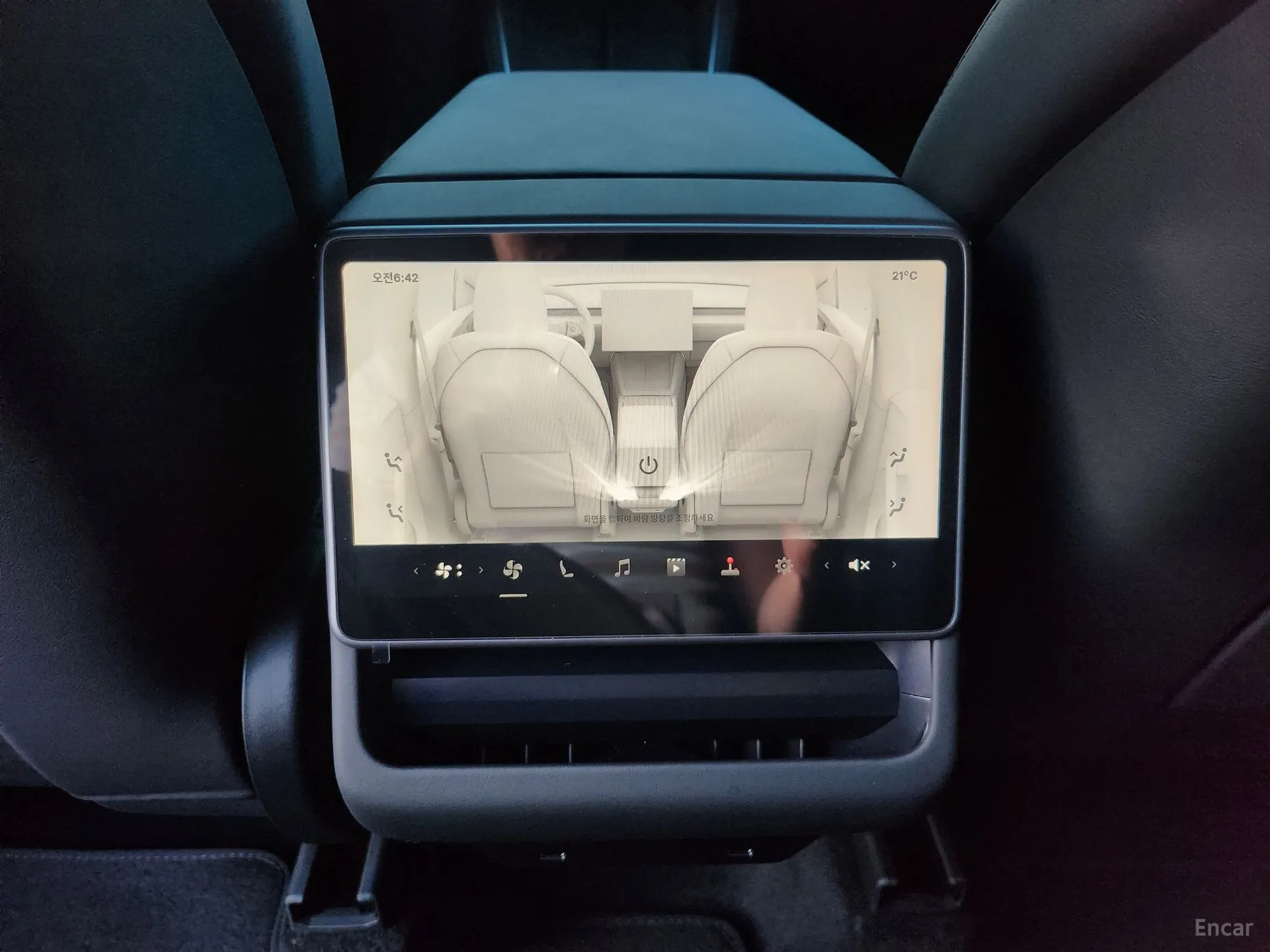 Tesla Model Y превью 17