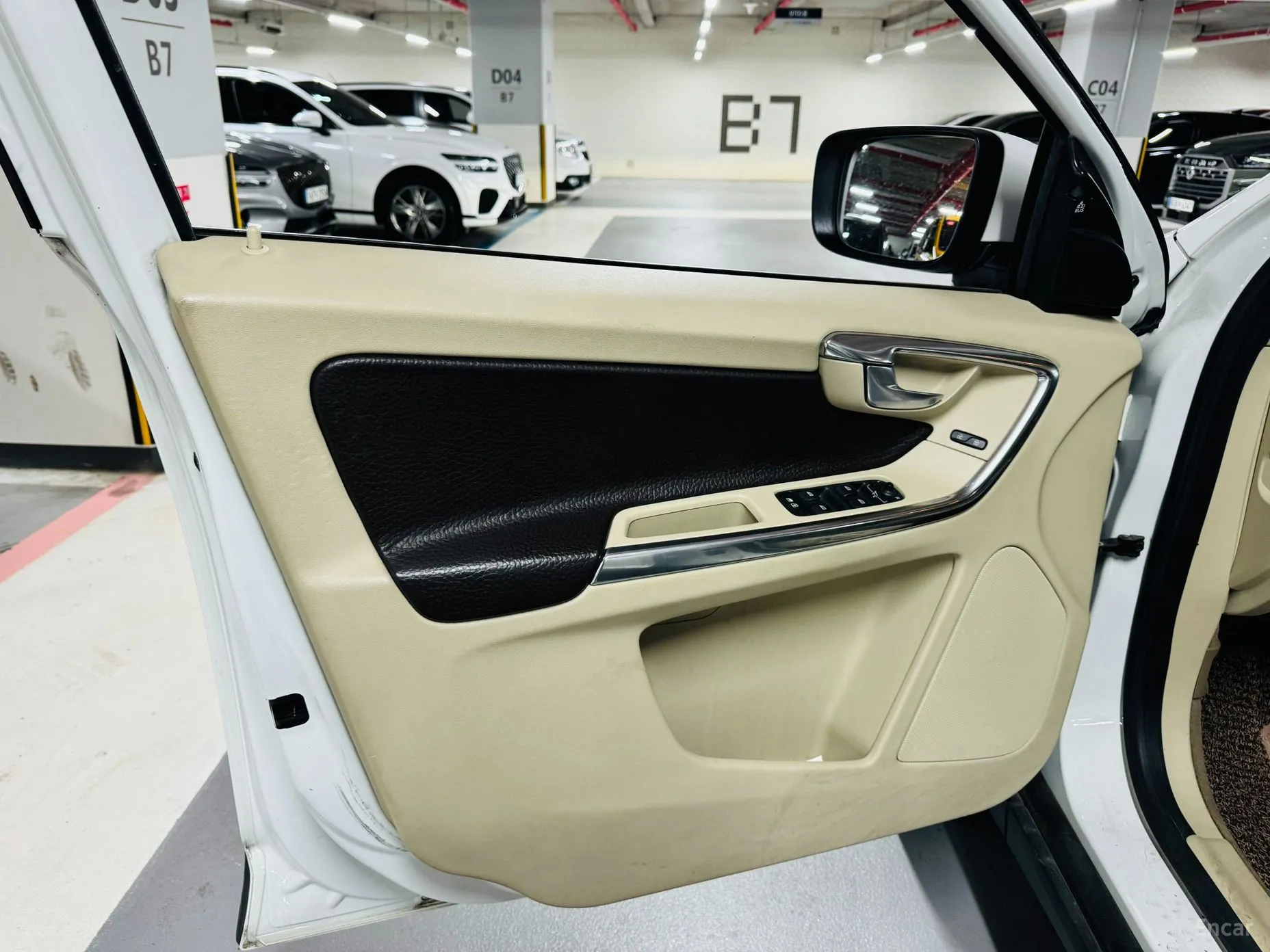 Volvo XC60 превью 10