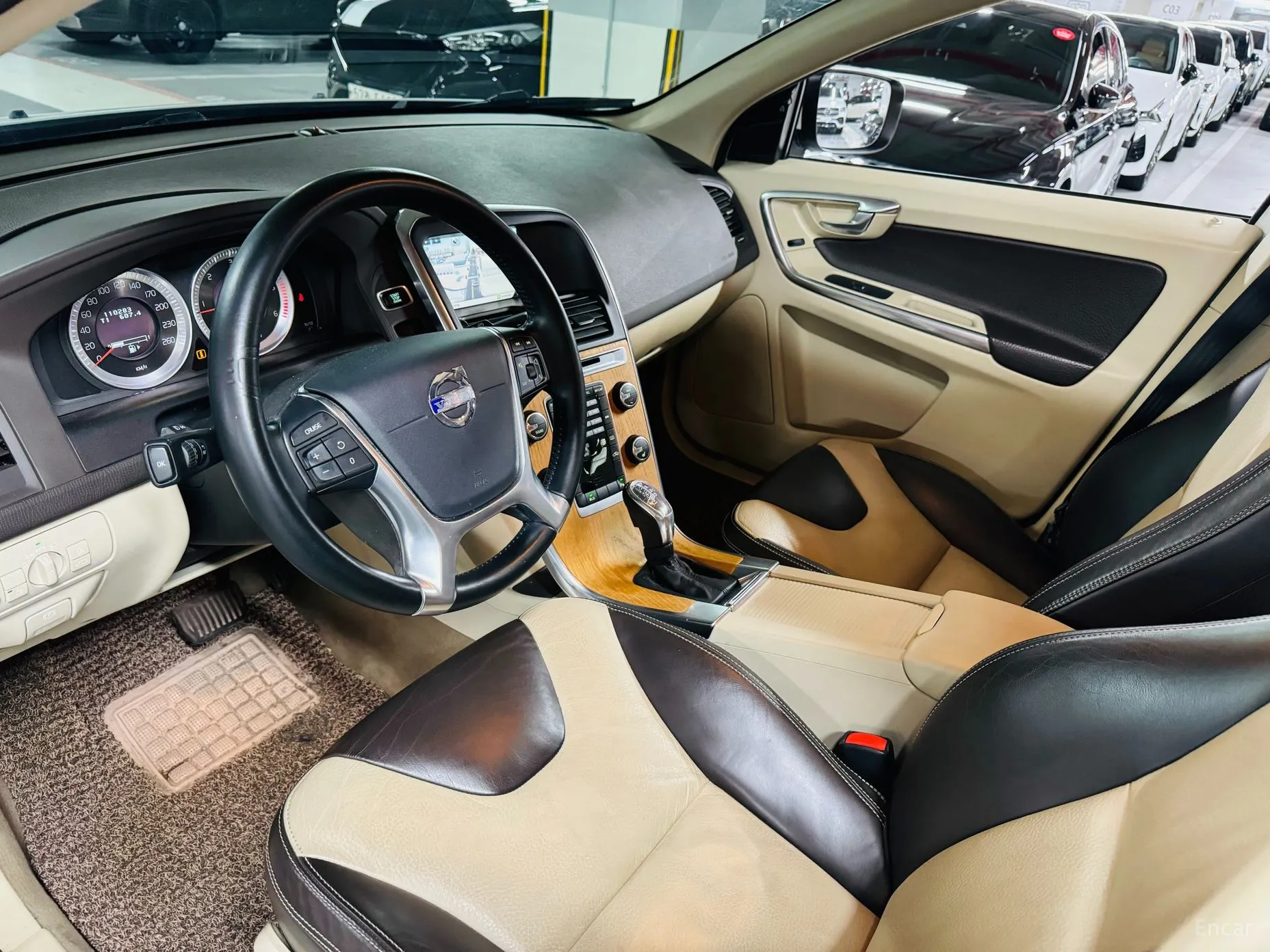 Volvo XC60 превью 12