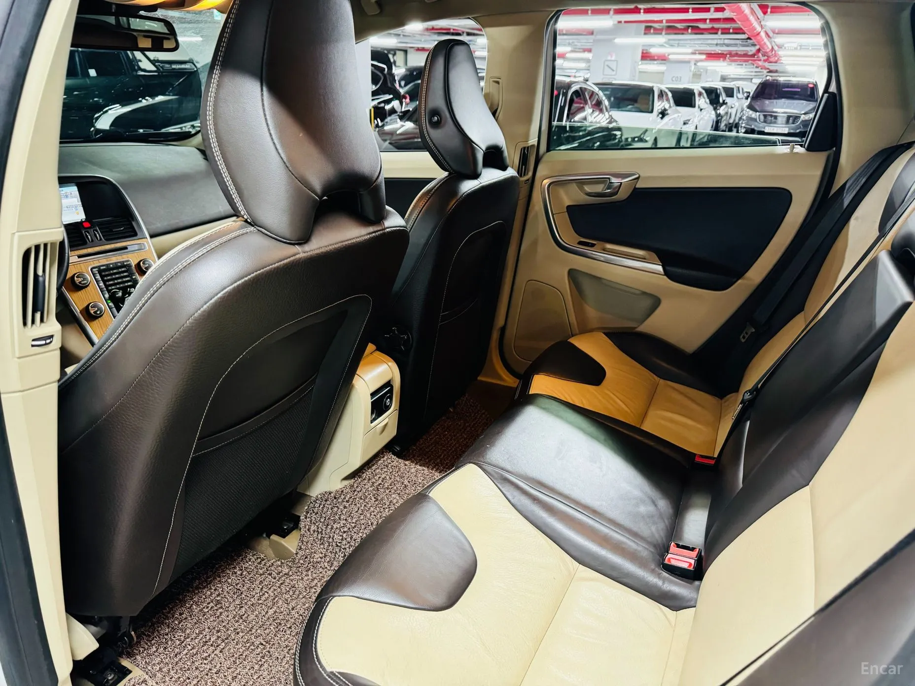 Volvo XC60 превью 13