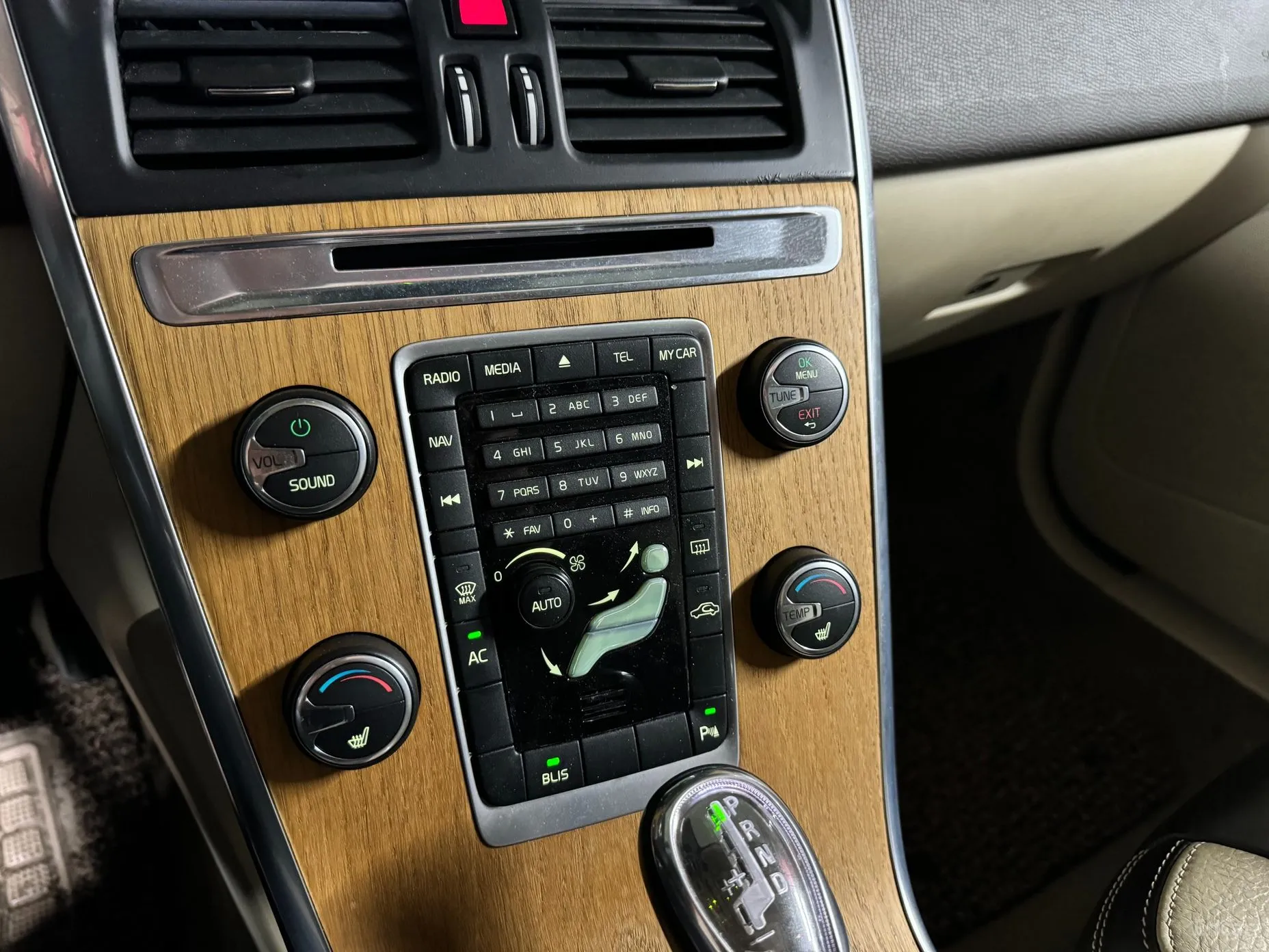 Volvo XC60 превью 19