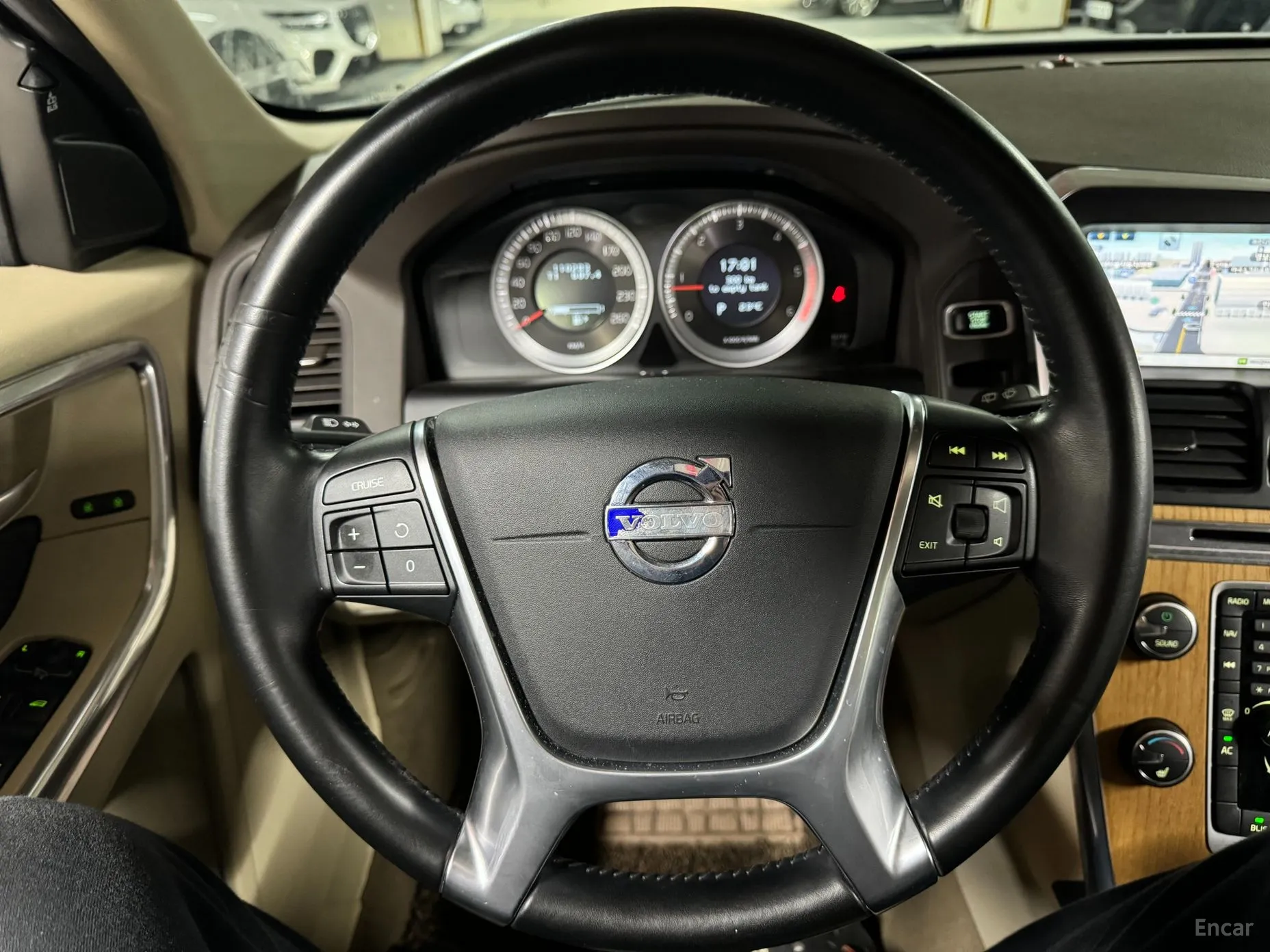 Volvo XC60 превью 8
