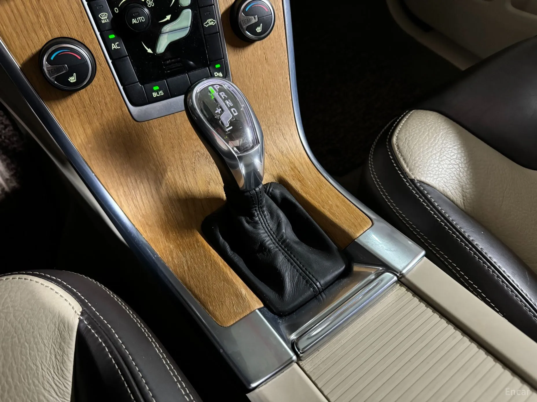 Volvo XC60 превью 9