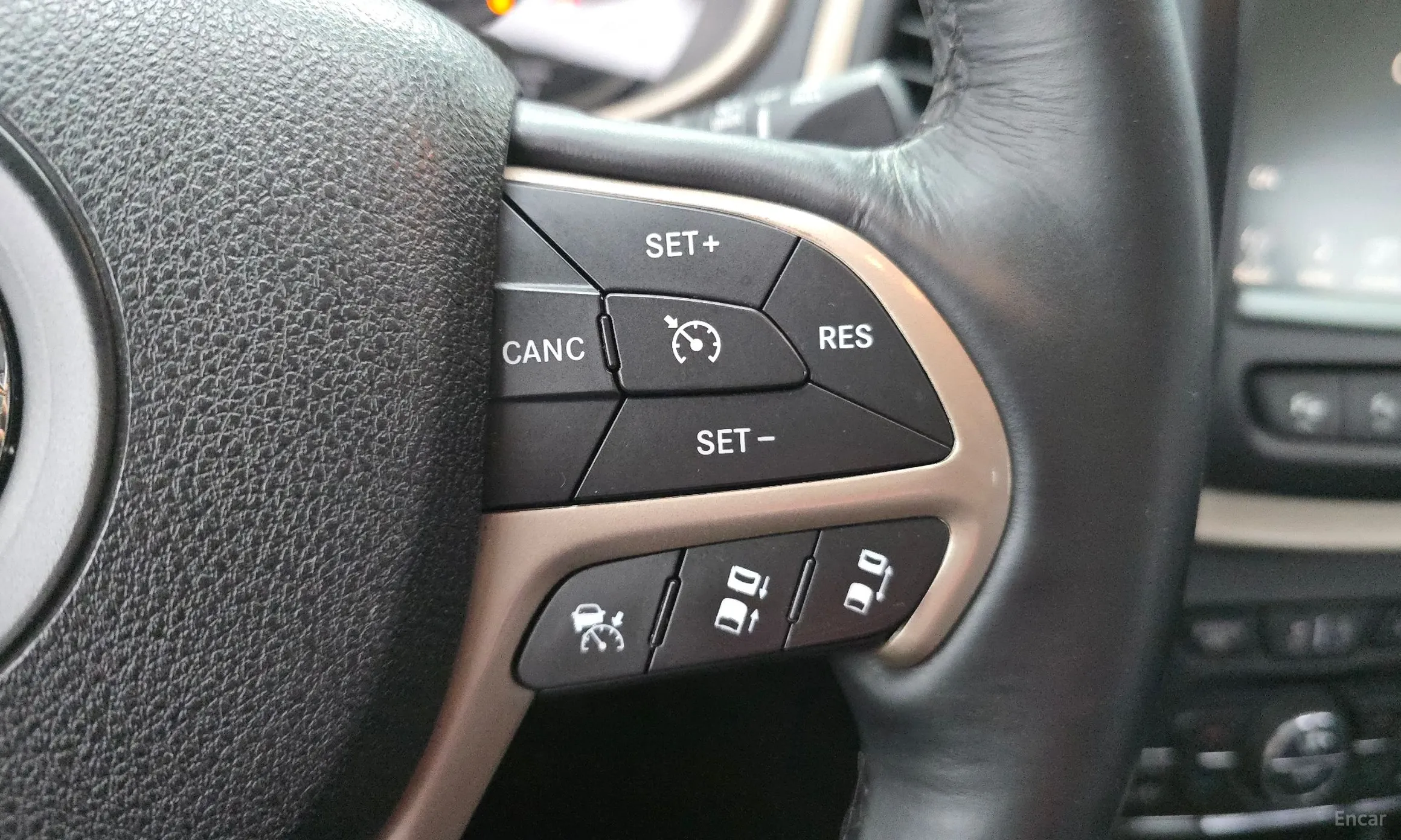 Jeep Cherokee (KL) превью 17