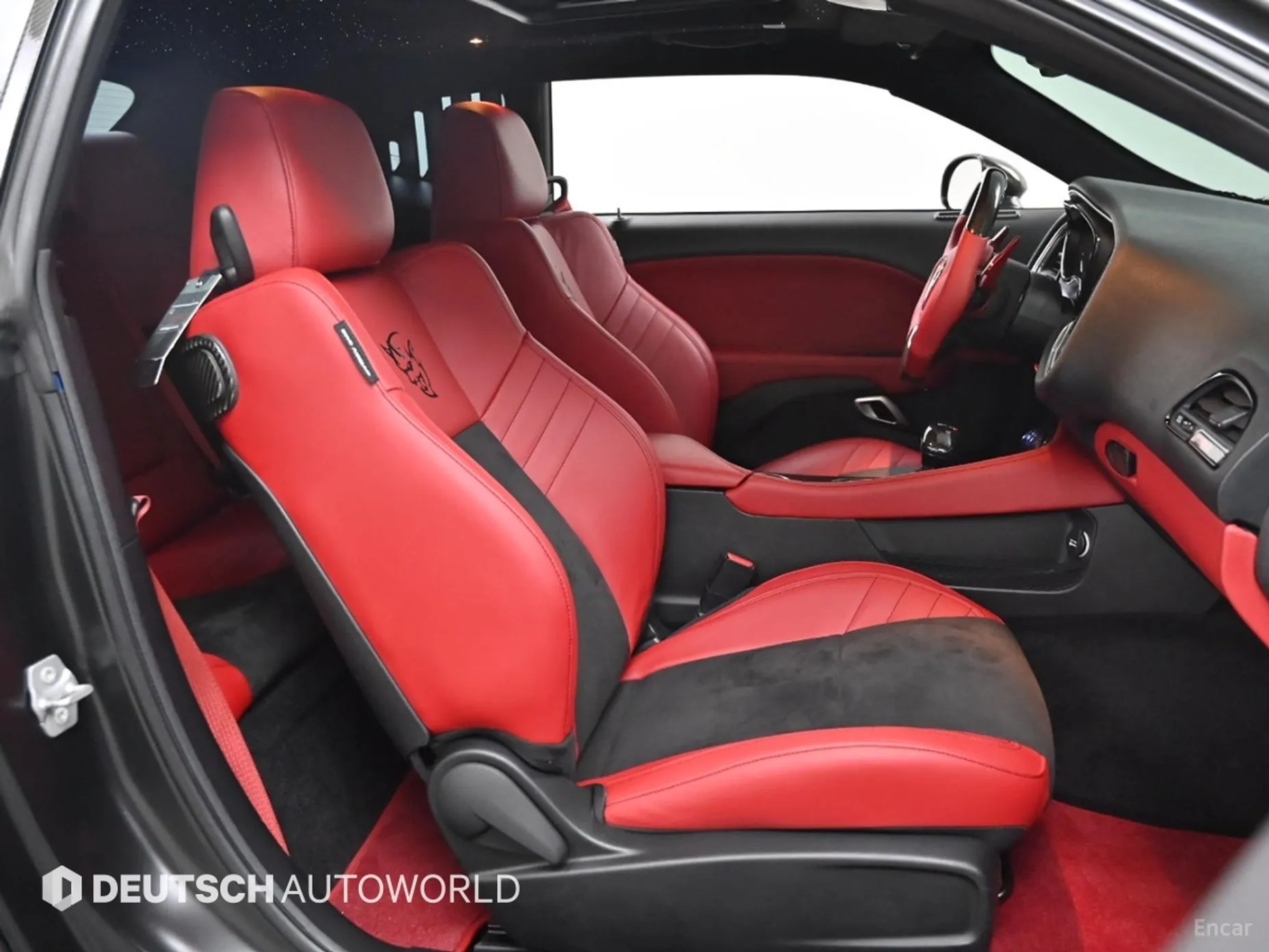 Dodge Challenger превью 10